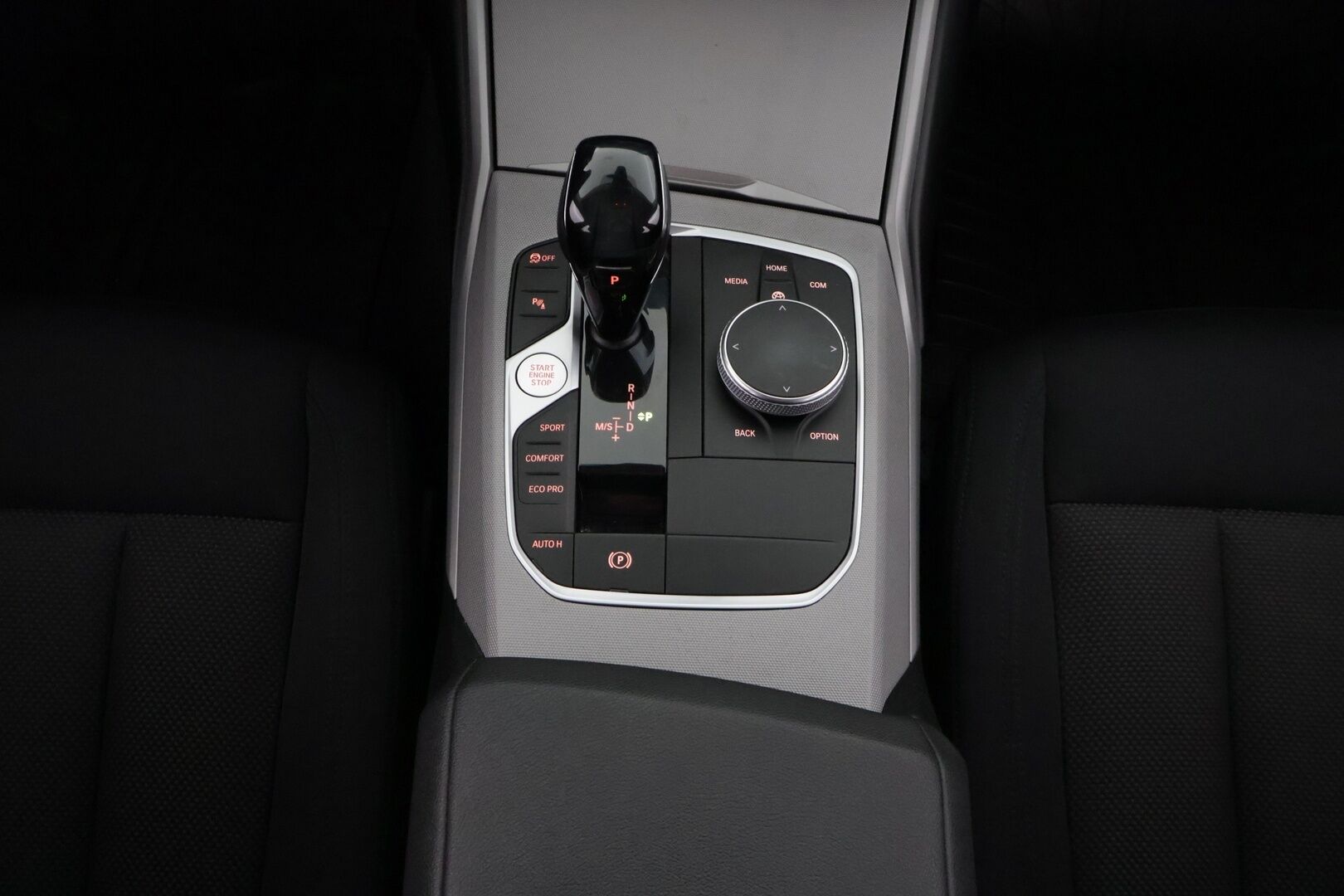 BMW 320 2021 G21 Touring 320d A xDrive Business MHEV ** Suomi-auto / Vetokoukku / Display Key / P.Tutkat / LED ** - 2-omisteinen / 2x vanteet