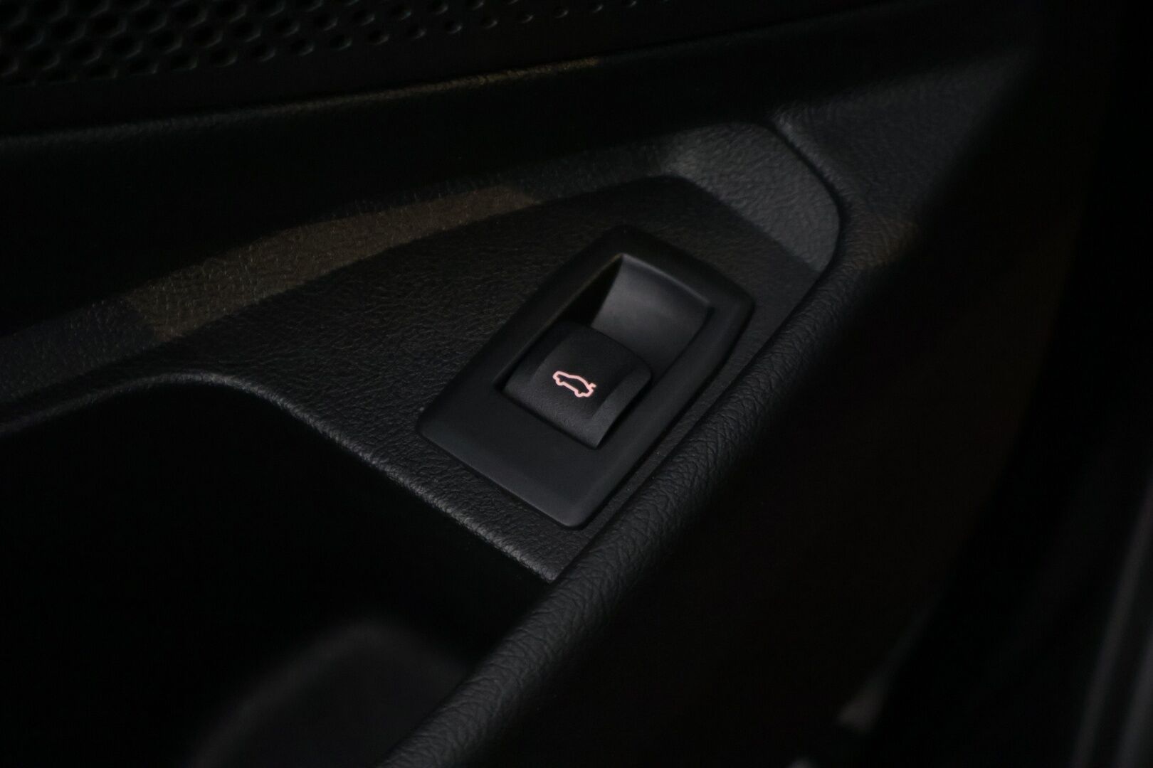 BMW 320 2021 G21 Touring 320d A xDrive Business MHEV ** Suomi-auto / Vetokoukku / Display Key / P.Tutkat / LED ** - 2-omisteinen / 2x vanteet