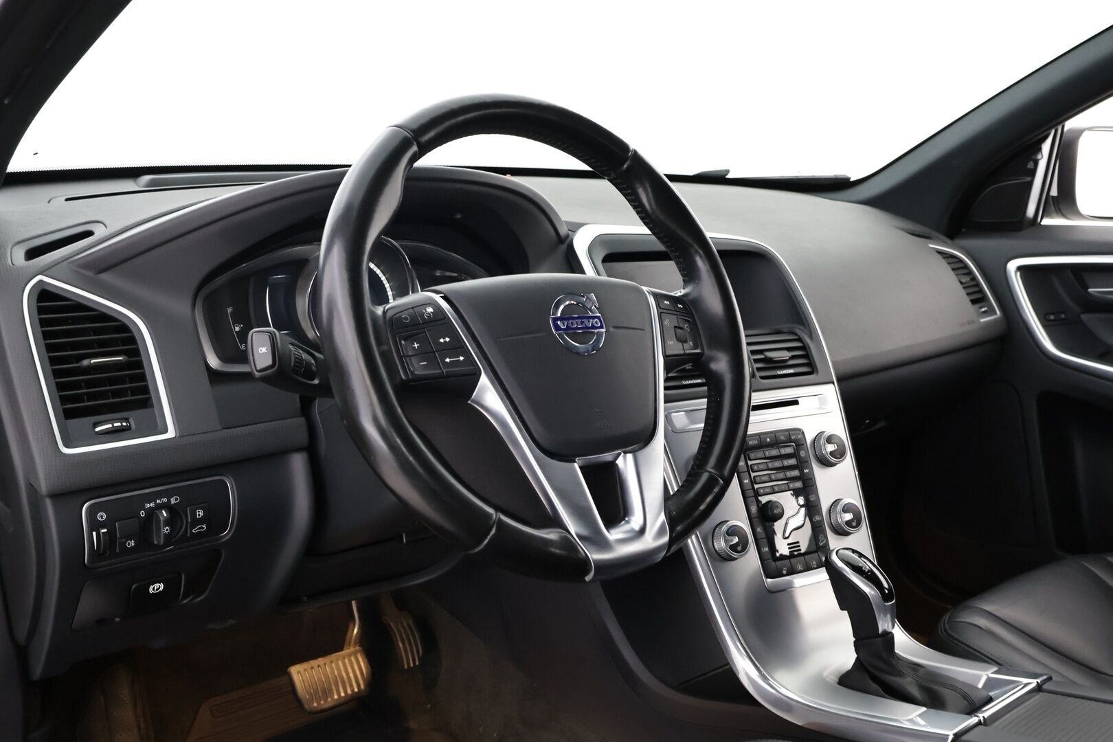 Volvo XC60 2016 D4 AWD Summum Classic Business aut. - Webasto | Adapt.vakkari | Vetokoukku | Peruutuskamera | Lämm.tuulilasi | Nahkasisusta | Ratinlämmitin | Huippuvarusteet!