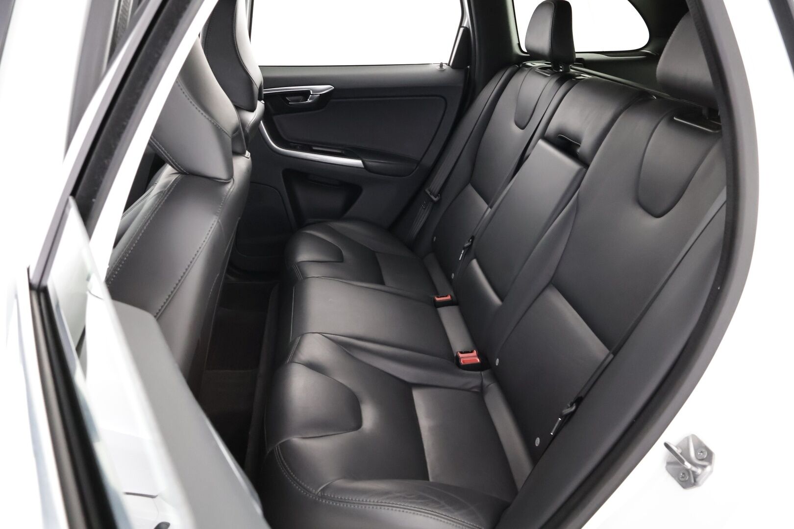 Volvo XC60 2016 D4 AWD Summum Classic Business aut. - Webasto | Adapt.vakkari | Vetokoukku | Peruutuskamera | Lämm.tuulilasi | Nahkasisusta | Ratinlämmitin | Huippuvarusteet!