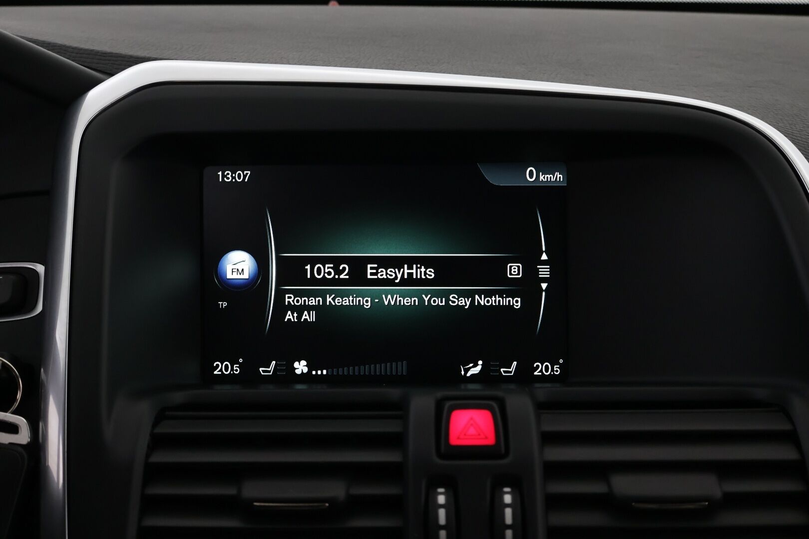 Volvo XC60 2016 D4 AWD Summum Classic Business aut. - Webasto | Adapt.vakkari | Vetokoukku | Peruutuskamera | Lämm.tuulilasi | Nahkasisusta | Ratinlämmitin | Huippuvarusteet!