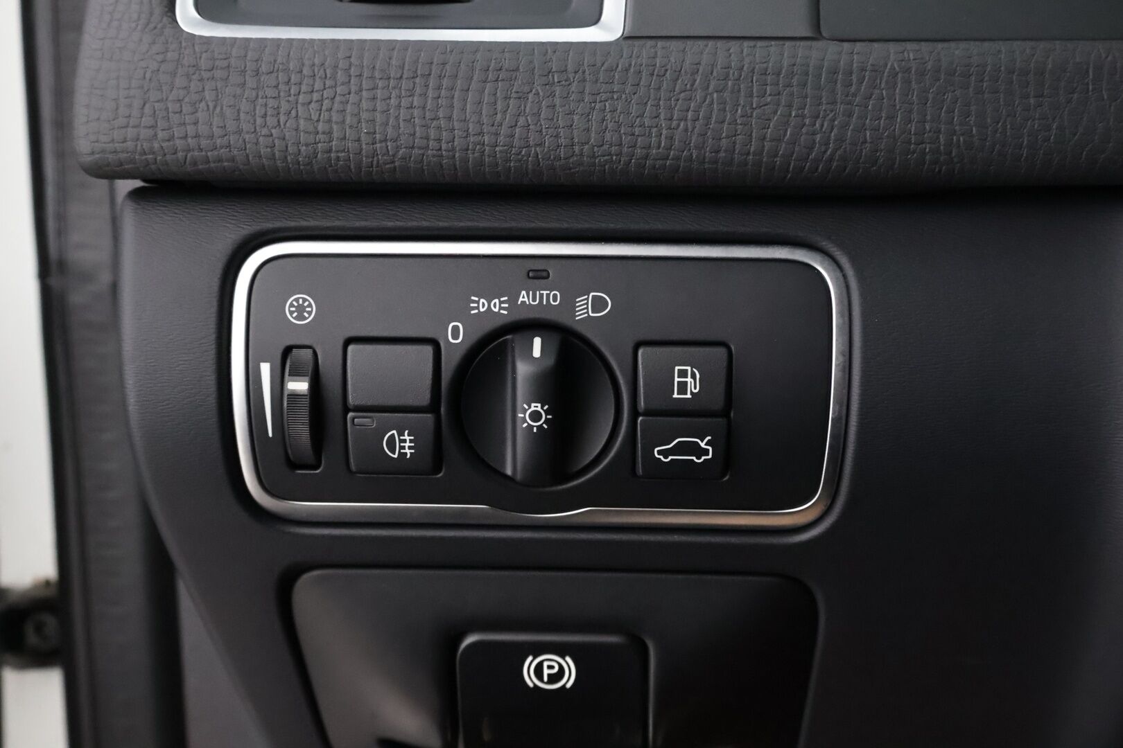 Volvo XC60 2016 D4 AWD Summum Classic Business aut. - Webasto | Adapt.vakkari | Vetokoukku | Peruutuskamera | Lämm.tuulilasi | Nahkasisusta | Ratinlämmitin | Huippuvarusteet!