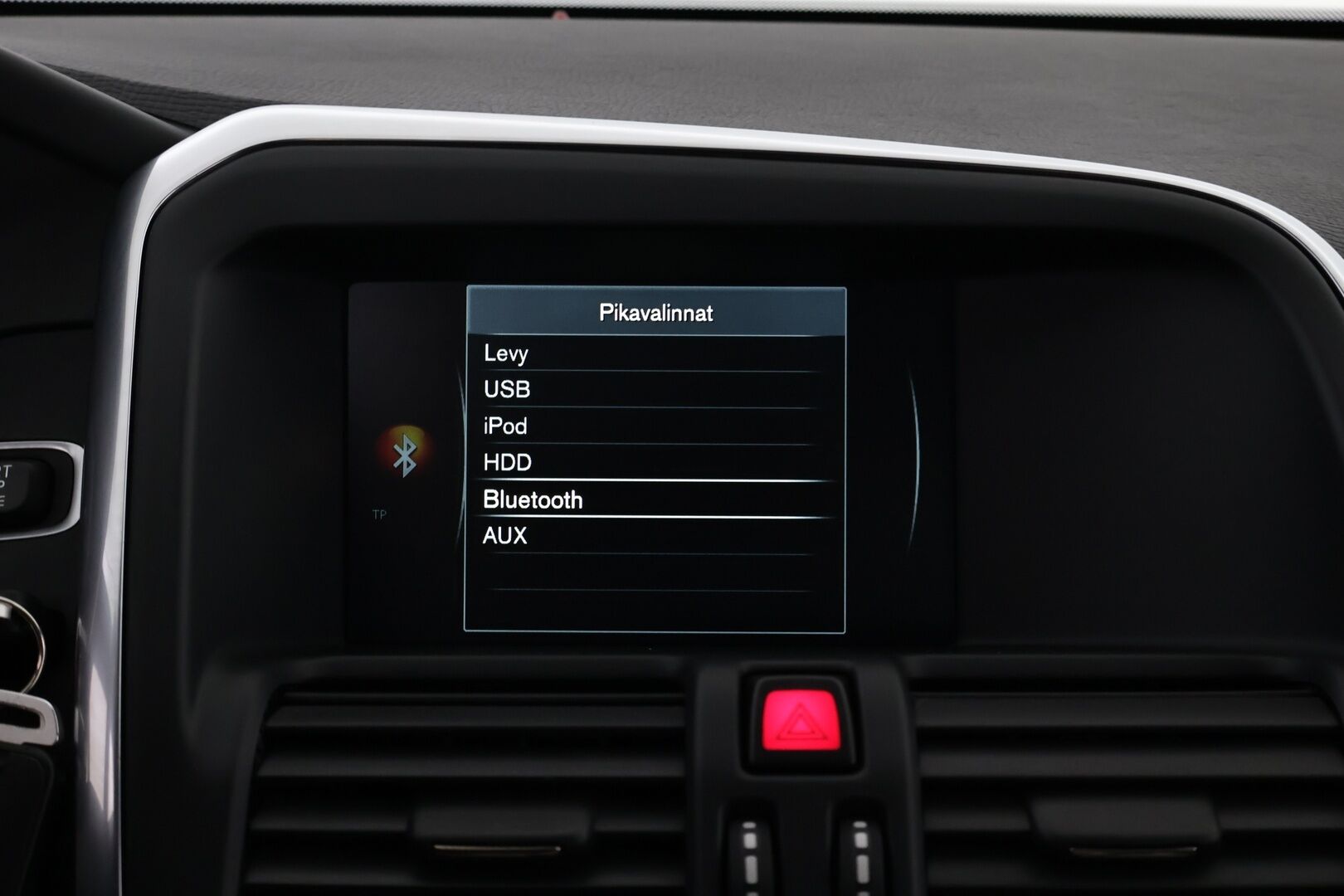 Volvo XC60 2016 D4 AWD Summum Classic Business aut. - Webasto | Adapt.vakkari | Vetokoukku | Peruutuskamera | Lämm.tuulilasi | Nahkasisusta | Ratinlämmitin | Huippuvarusteet!