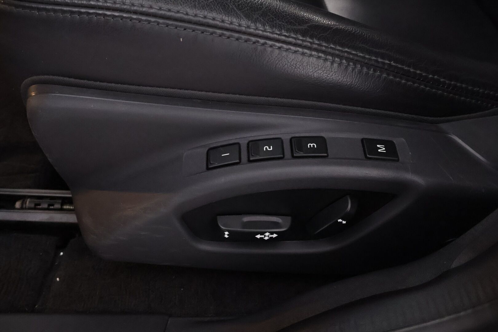 Volvo XC60 2016 D4 AWD Summum Classic Business aut. - Webasto | Adapt.vakkari | Vetokoukku | Peruutuskamera | Lämm.tuulilasi | Nahkasisusta | Ratinlämmitin | Huippuvarusteet!