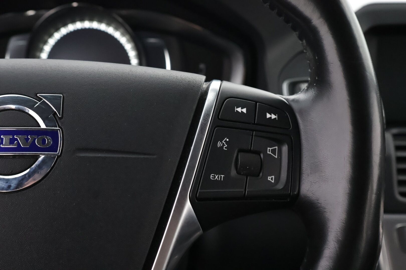 Volvo XC60 2016 D4 AWD Summum Classic Business aut. - Webasto | Adapt.vakkari | Vetokoukku | Peruutuskamera | Lämm.tuulilasi | Nahkasisusta | Ratinlämmitin | Huippuvarusteet!