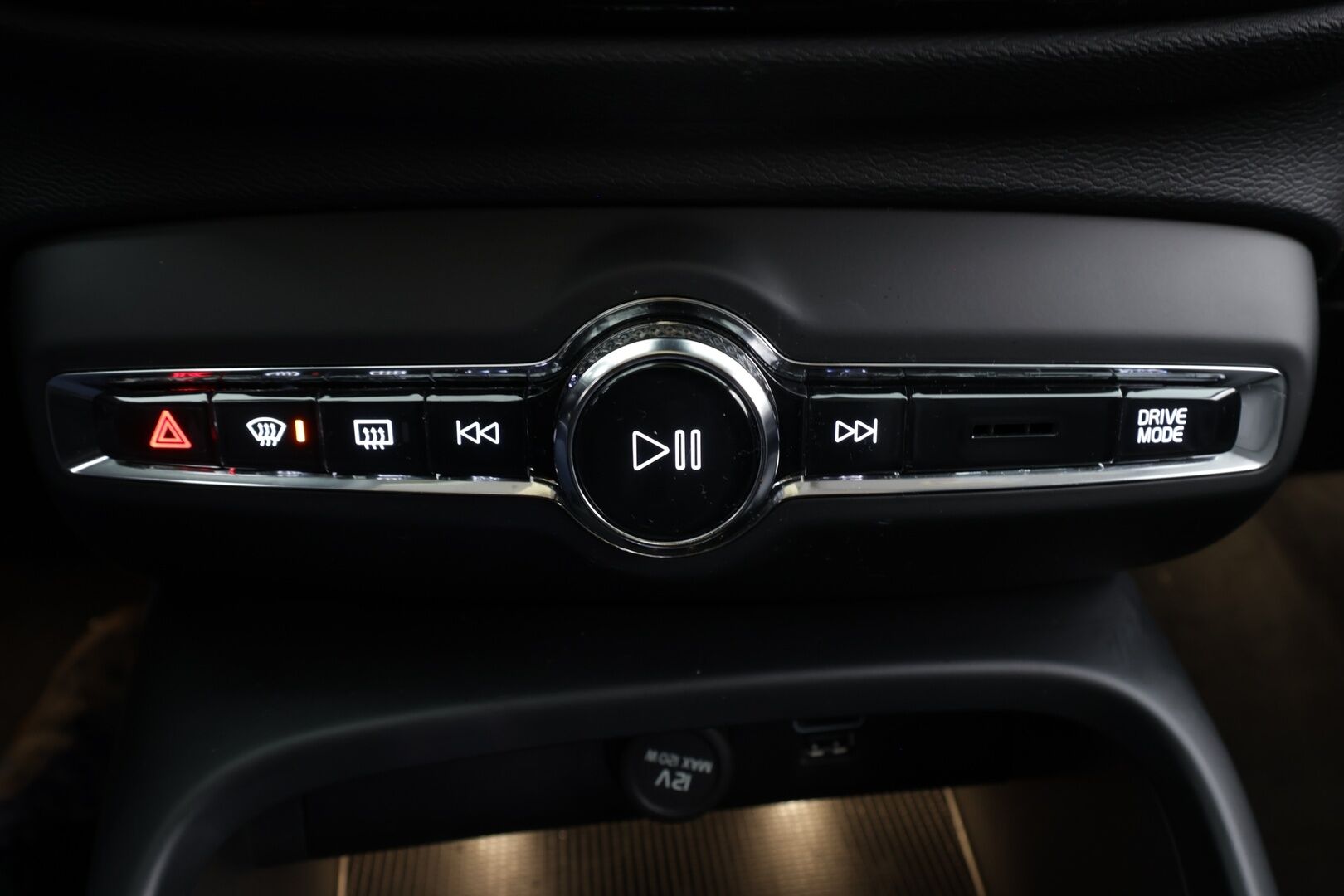 Volvo XC40 2021 T5 TwE Inscription aut * ACC / P.kamera / LED / Navi / Webasto / Sporttinahat / KeylessGo / Sähköluukku * - Suomi-auto / Kahdet renkaat aluvanteilla / Merkkihuollettu - HULLUT JOULUT KORKOTARJOUS 2,49% 