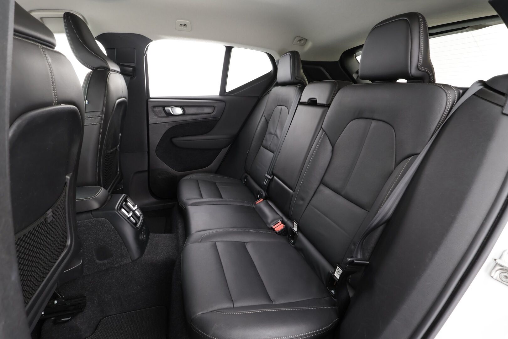 Volvo XC40 2021 T5 TwE Inscription aut * ACC / P.kamera / LED / Navi / Webasto / Sporttinahat / KeylessGo / Sähköluukku * - Suomi-auto / Kahdet renkaat aluvanteilla / Merkkihuollettu - HULLUT JOULUT KORKOTARJOUS 2,49% 