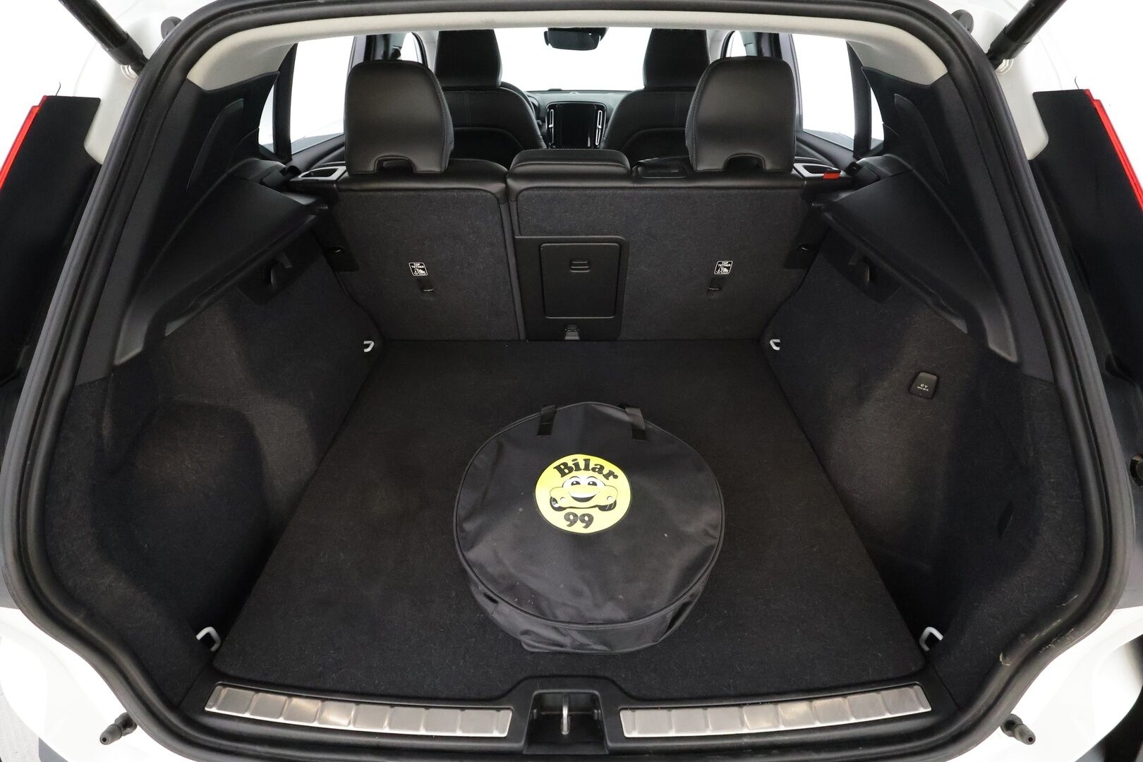 Volvo XC40 2021 T5 TwE Inscription aut * ACC / P.kamera / LED / Navi / Webasto / Sporttinahat / KeylessGo / Sähköluukku * - Suomi-auto / Kahdet renkaat aluvanteilla / Merkkihuollettu - HULLUT JOULUT KORKOTARJOUS 2,49% 