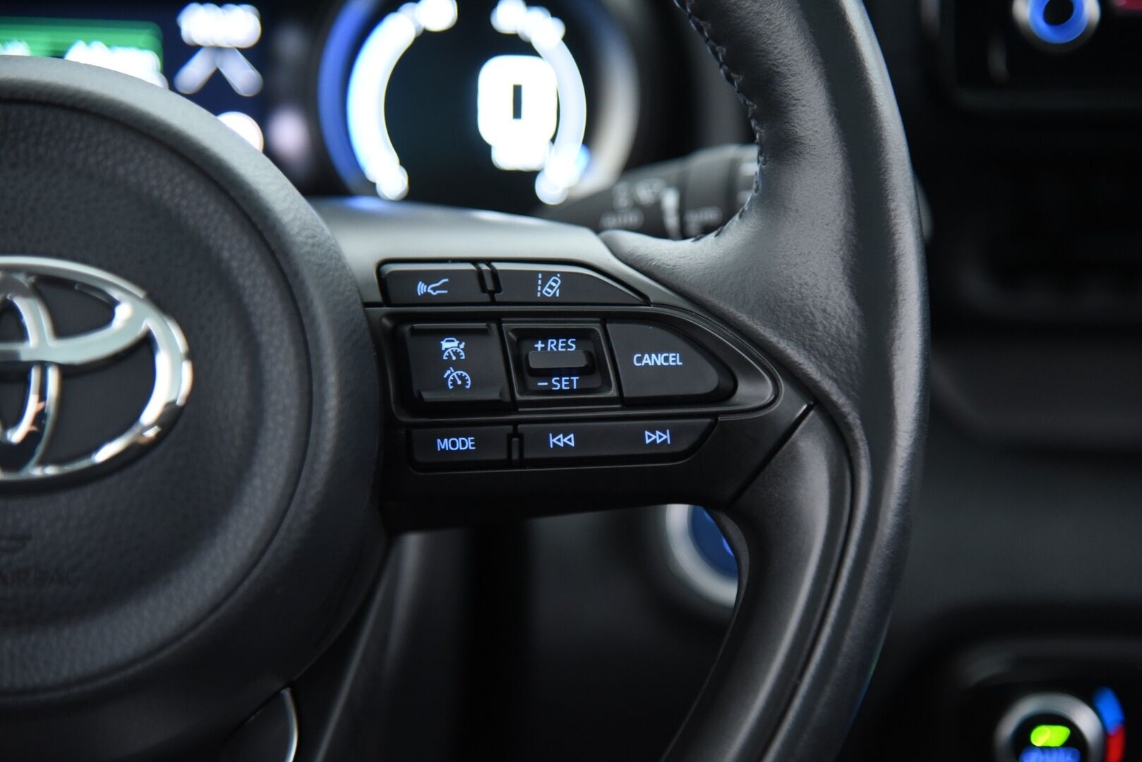 Toyota Yaris 2021 1,5 Hybrid Style / Adapt. vakkari / Suomi-Auto / JBL / LED  / P. Kamera - Merkkihuolettu / BLIS / AppleCarPlay / AndroidAuto