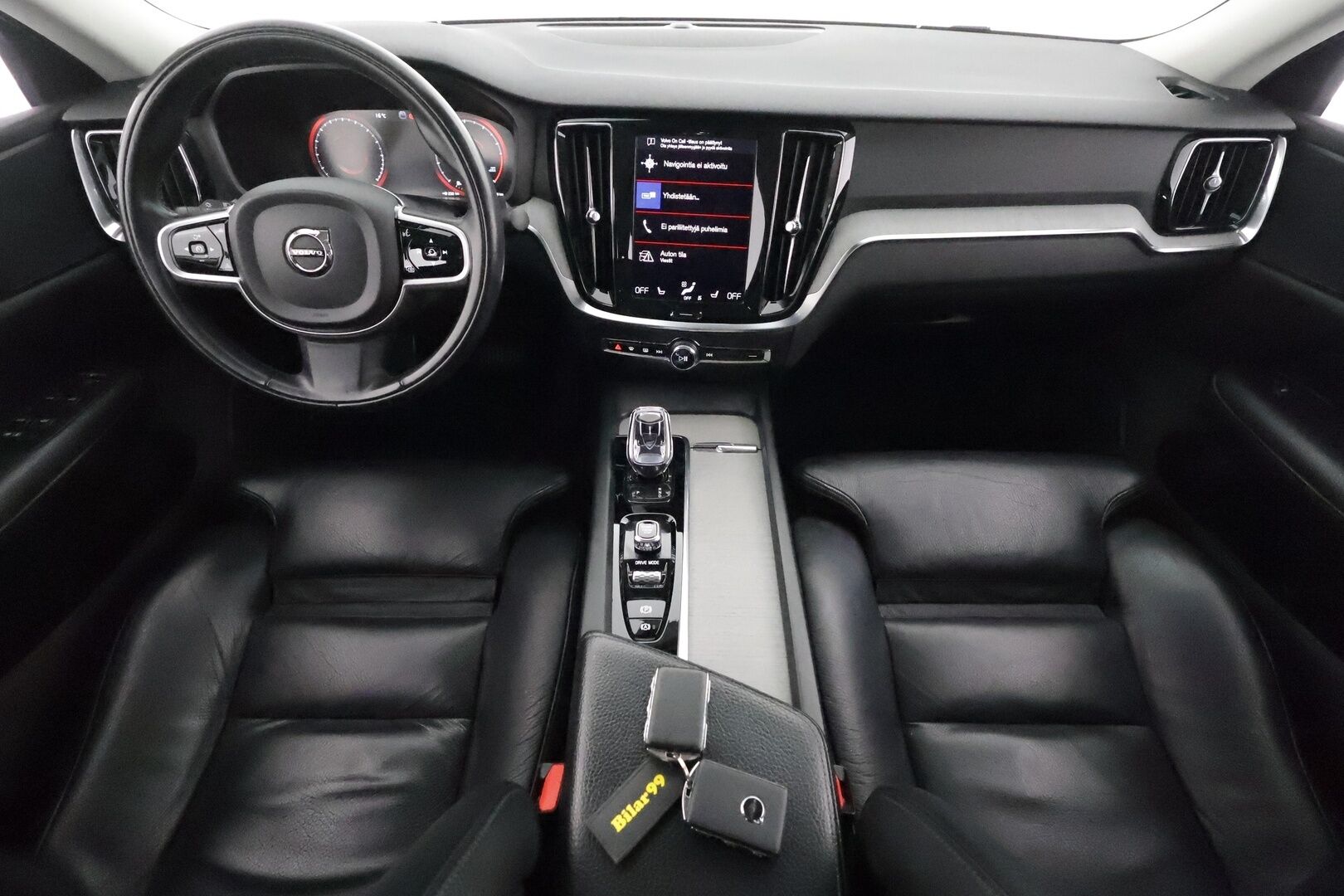 Volvo S60 2021 B5 MHEV Business Inscription*  Webasto / Koukku / Adapt.Vakkari / P. Kamera / Sporttipenkki Muistilla / Kaistavahti / KeylessGO * - Hieno 1om. Suomi-Auto parhaalla Inscription varustepaketilla! Auto tottakai 2x renkailla ja vanteilla, sekä tehokkaimmalla B5 bensakoneella!