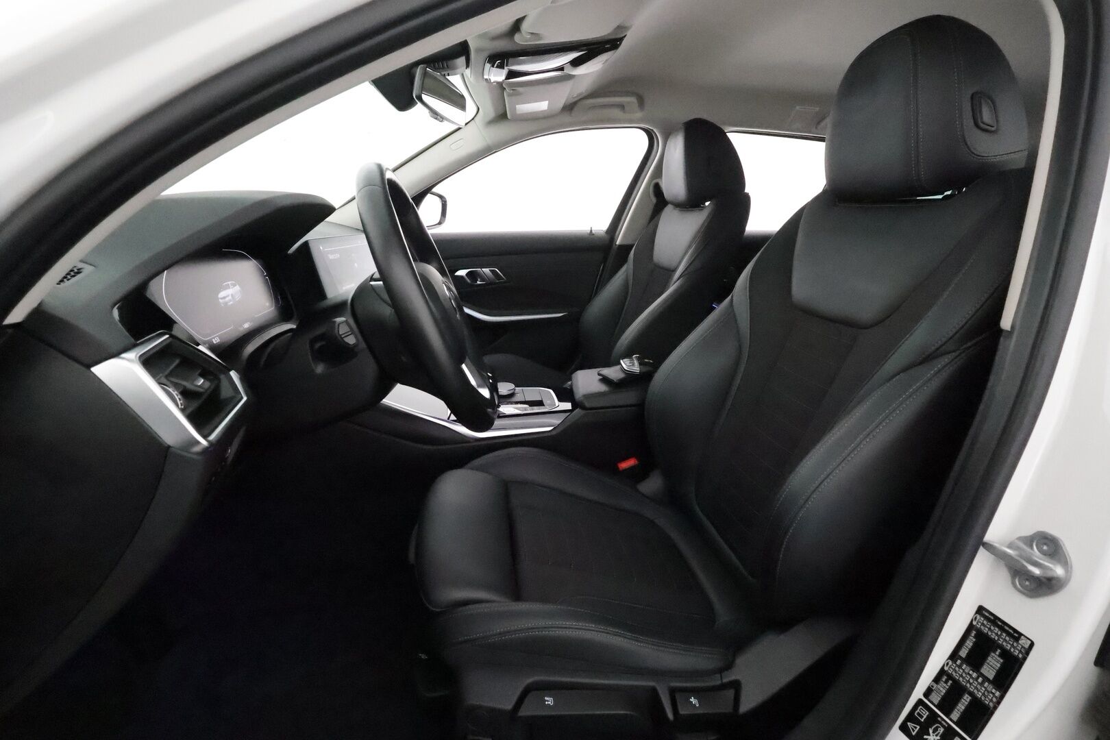 BMW 320 2021 G21 Touring 320d A xDrive Business Sport MHEV * Webasto / LED / Navi / Sporttipenkit / Sähköluukku * - Suomi-auto / Kahdet renkaat aluvanteilla / Juuri huollettuna! - HULLU BLACKWEEK KORKOTARJOUS 2,49%