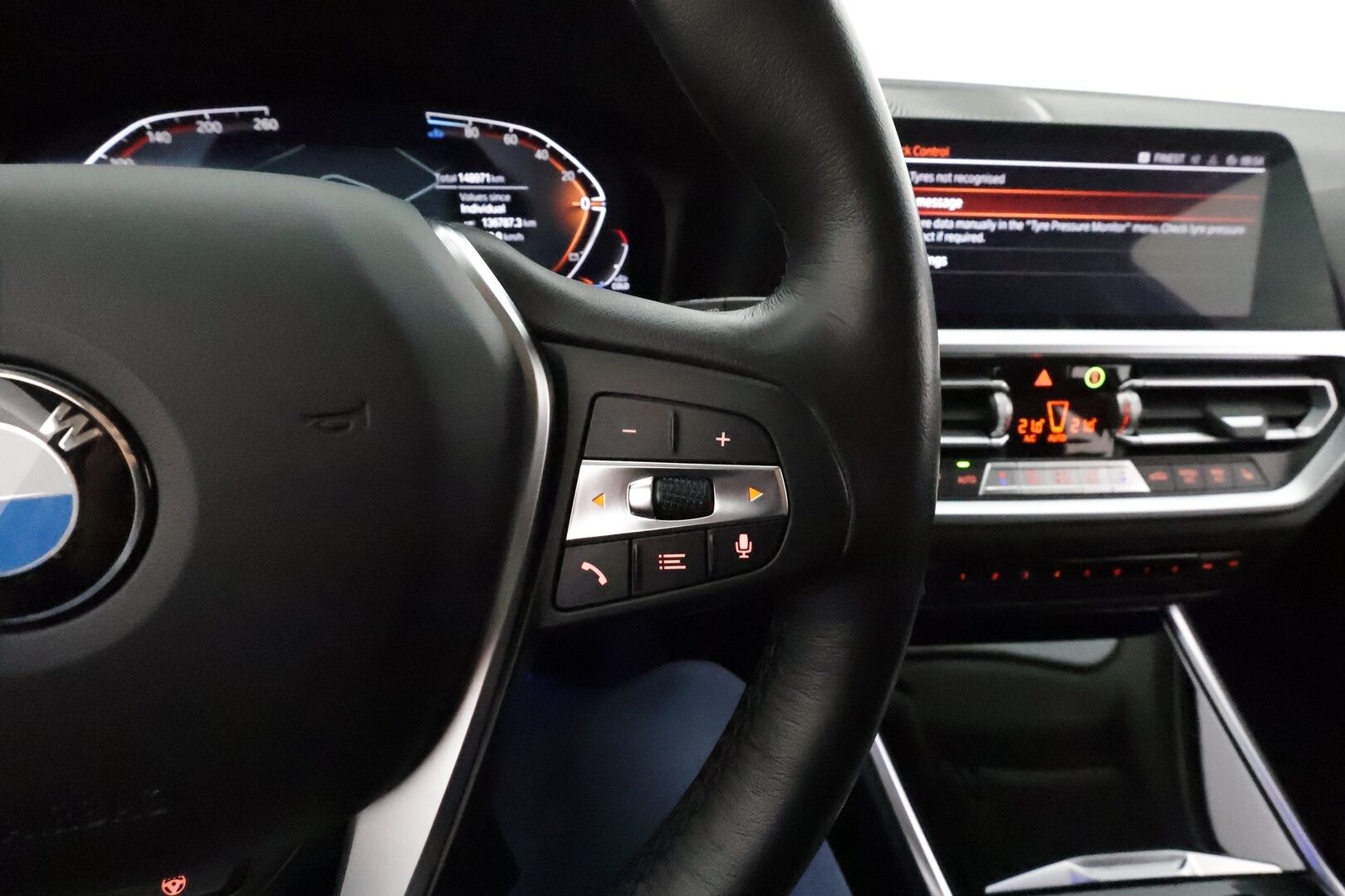 BMW 320 2021 G21 Touring 320d A xDrive Business Sport MHEV * Webasto / LED / Navi / Sporttipenkit / Sähköluukku * - Suomi-auto / Kahdet renkaat aluvanteilla / Juuri huollettuna! - HULLU BLACKWEEK KORKOTARJOUS 2,49%