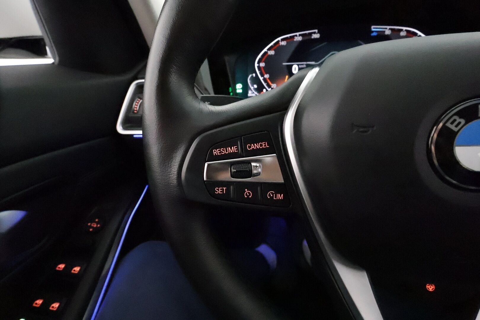 BMW 320 2021 G21 Touring 320d A xDrive Business Sport MHEV * Webasto / LED / Navi / Sporttipenkit / Sähköluukku * - Suomi-auto / Kahdet renkaat aluvanteilla / Juuri huollettuna! - HULLU BLACKWEEK KORKOTARJOUS 2,49%