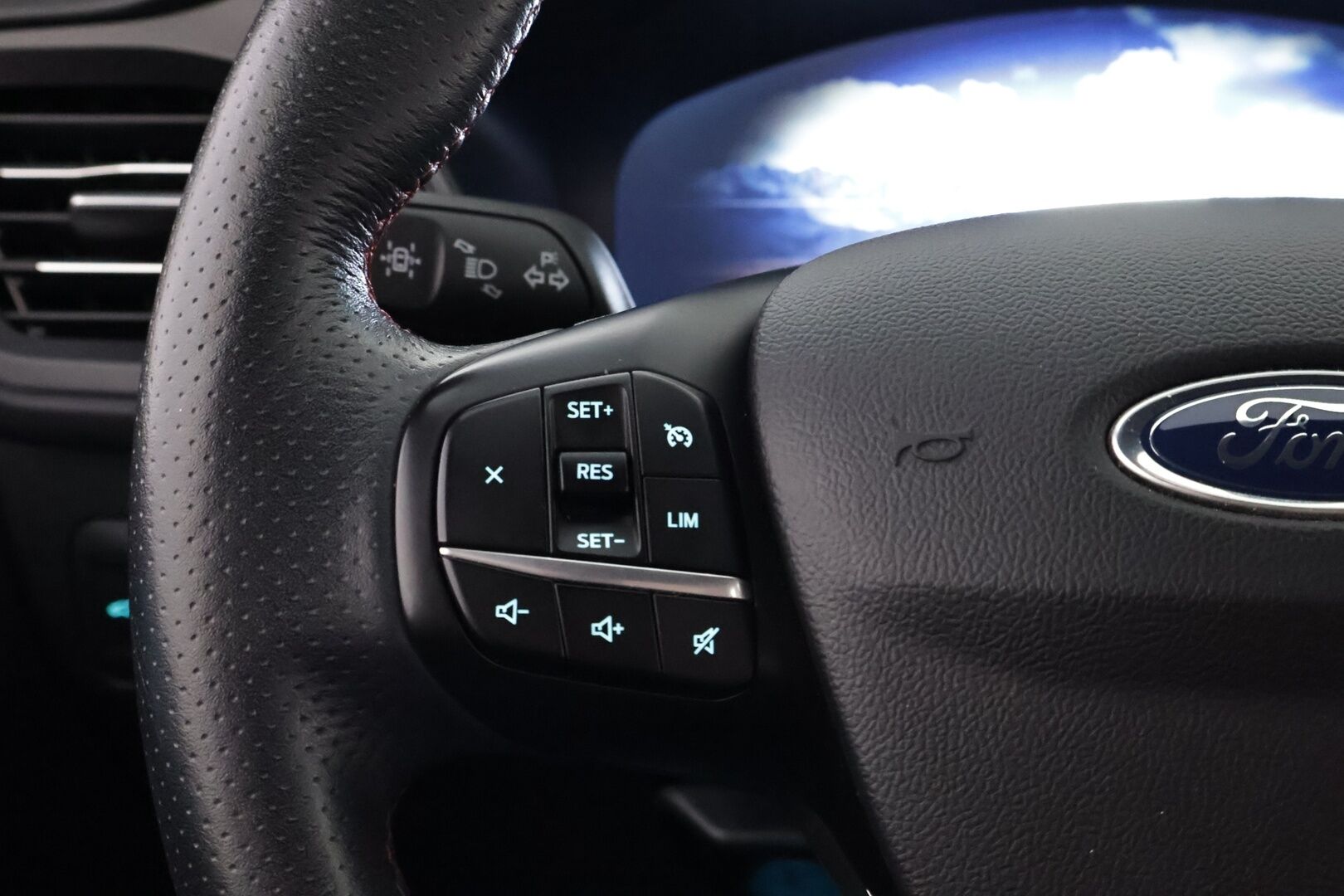 Ford Kuga 2021 2,5 Hybrid (HEV) 190hv CVT AWD ST-Line X 5-ovinen - Suomiauto | Bang&Olufsen | HUD | Peruutuskamera | Koukku |  Nahka-Alcantara | Lämm.tuulilasi | LED | Juuri saapunut!