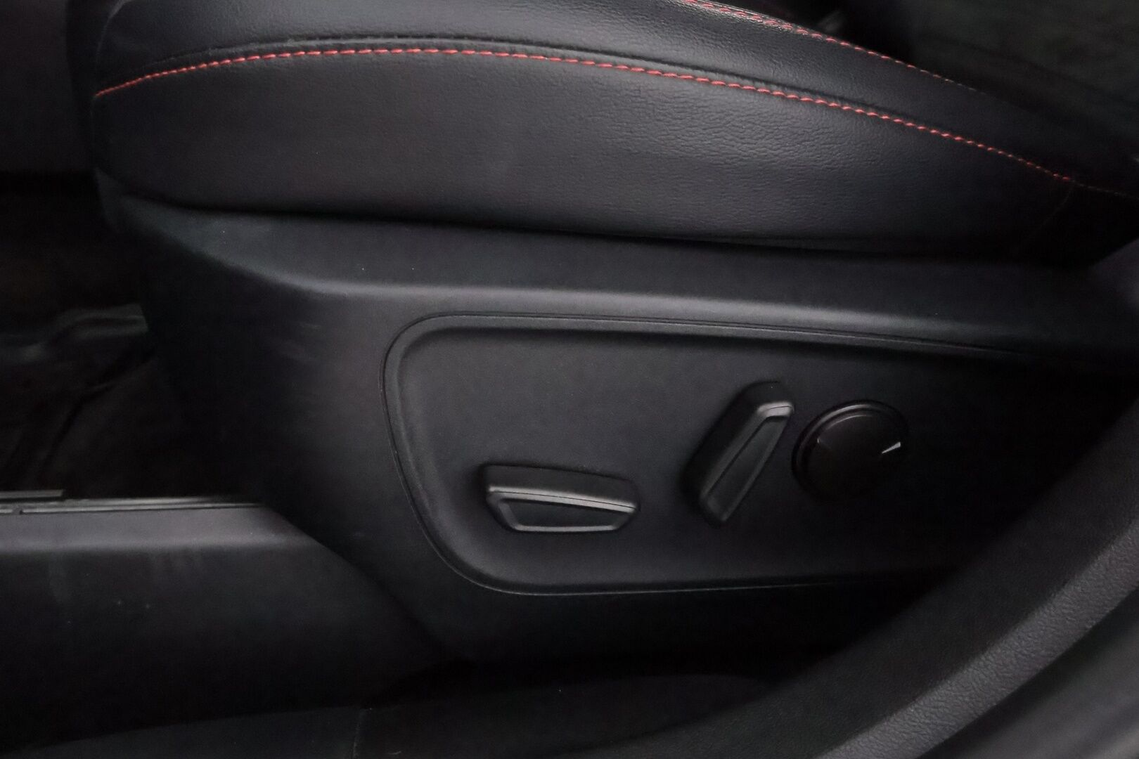 Ford Kuga 2021 2,5 Hybrid (HEV) 190hv CVT AWD ST-Line X 5-ovinen - Suomiauto | Bang&Olufsen | HUD | Peruutuskamera | Koukku |  Nahka-Alcantara | Lämm.tuulilasi | LED | Juuri saapunut!