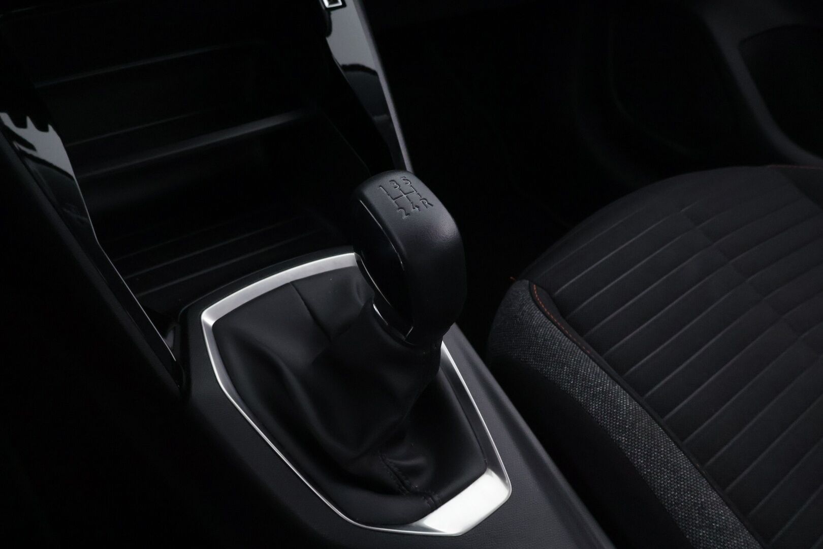 Peugeot 208 2021 Active PureTech 75 - * 1OM Suomiauto | Vakkari | LED | Lohko&Sisäpistoke | 2x Renkaat