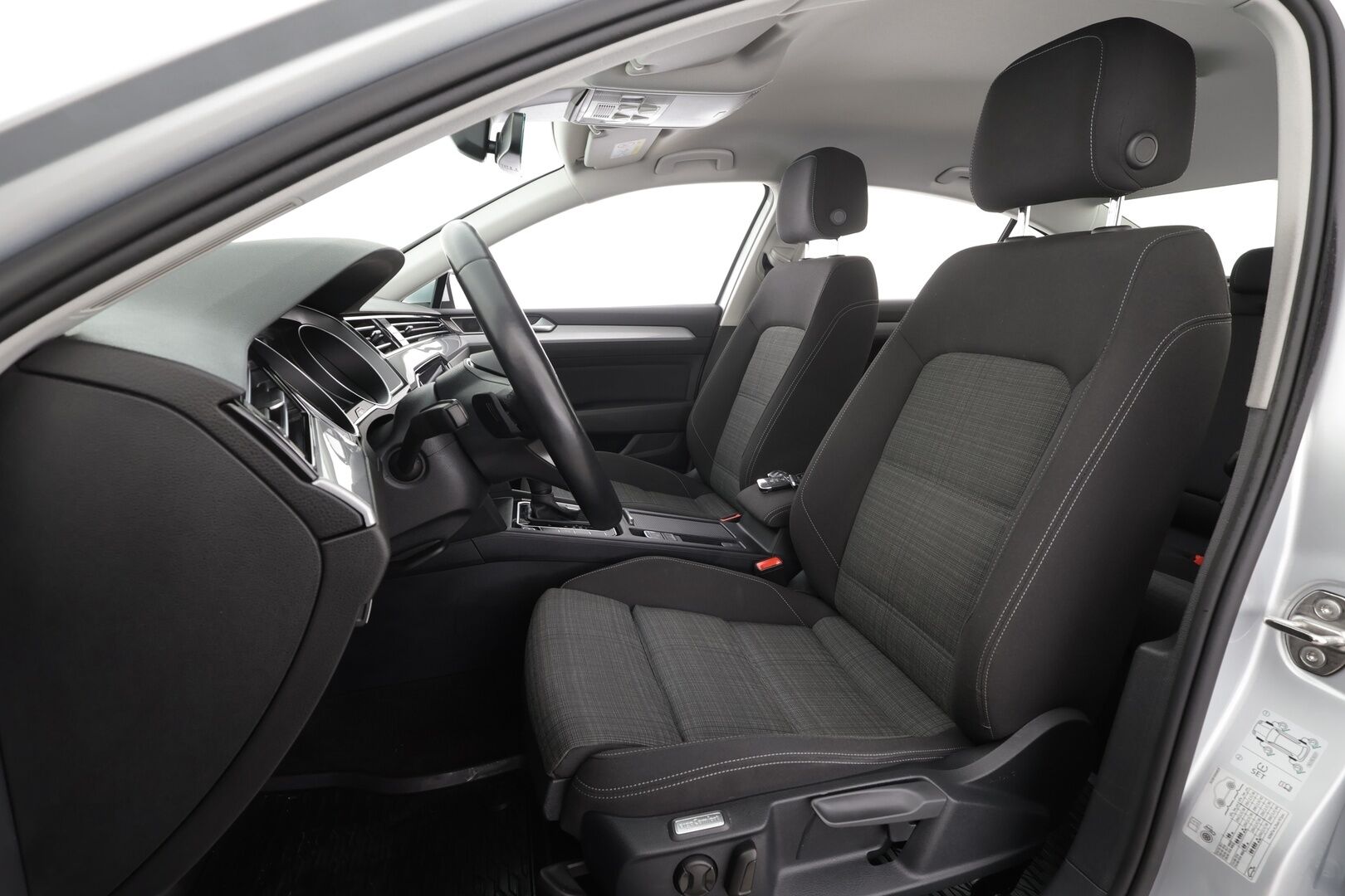 Volkswagen Passat 2021 Sedan Style 1,5 TSI EVO 110 kW DSG * Webasto / ACC / LED / P.kamera / Navi / Kaistavahti / Keyless * - 1-om Suomi-auto / Kahdet renkaat aluvanteilla