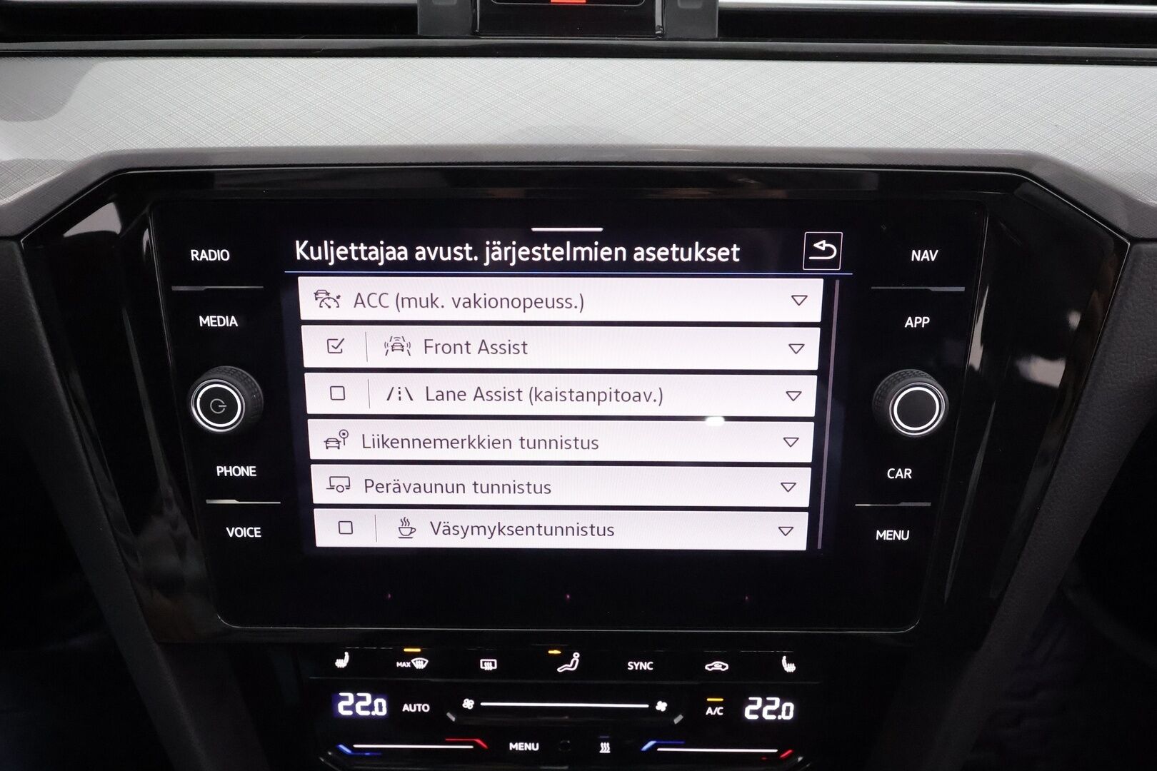 Volkswagen Passat 2021 Sedan Style 1,5 TSI EVO 110 kW DSG * Webasto / ACC / LED / P.kamera / Navi / Kaistavahti / Keyless * - 1-om Suomi-auto / Kahdet renkaat aluvanteilla