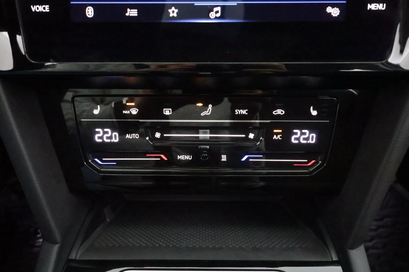 Volkswagen Passat 2021 Sedan Style 1,5 TSI EVO 110 kW DSG * Webasto / ACC / LED / P.kamera / Navi / Kaistavahti / Keyless * - 1-om Suomi-auto / Kahdet renkaat aluvanteilla