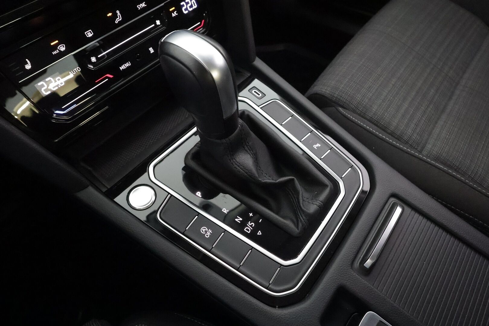 Volkswagen Passat 2021 Sedan Style 1,5 TSI EVO 110 kW DSG * Webasto / ACC / LED / P.kamera / Navi / Kaistavahti / Keyless * - 1-om Suomi-auto / Kahdet renkaat aluvanteilla