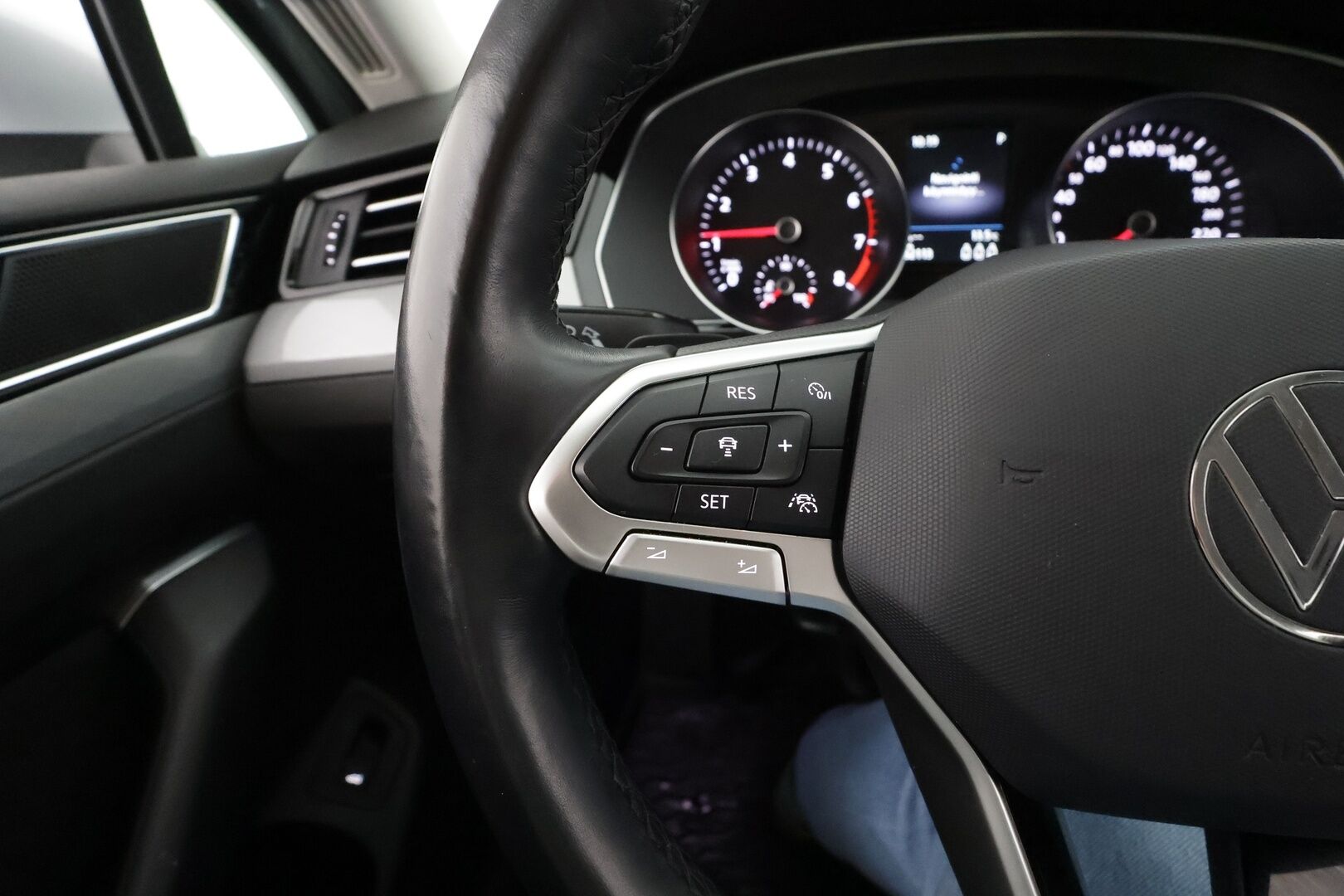 Volkswagen Passat 2021 Sedan Style 1,5 TSI EVO 110 kW DSG * Webasto / ACC / LED / P.kamera / Navi / Kaistavahti / Keyless * - 1-om Suomi-auto / Kahdet renkaat aluvanteilla