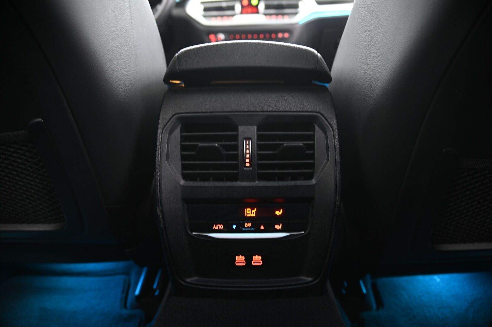 BMW 330 2021 G21 Touring 330e xDrive A Charged Edition Sport - ACC | Tutkat | Alletaittuva vetokoukku | Navi | 2xrenkaat&vanteet | Ambient Light | Suomi-auto