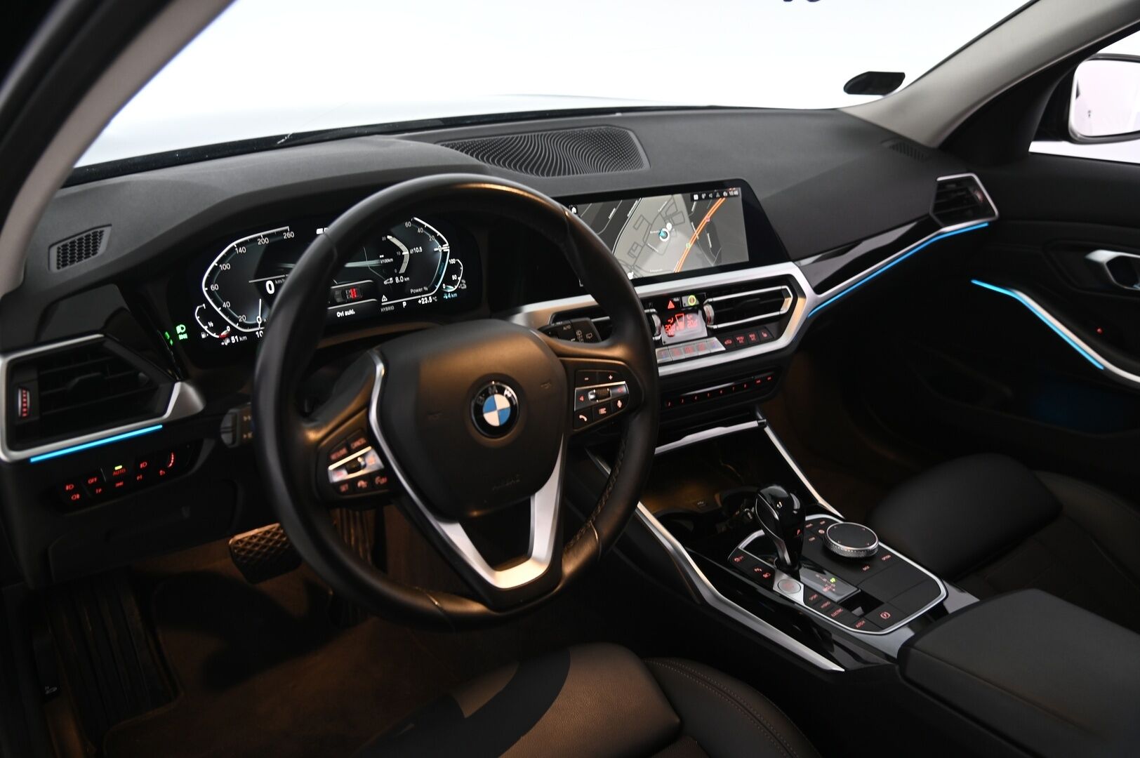 BMW 330 2021 G21 Touring 330e xDrive A Charged Edition Sport - ACC | Tutkat | Alletaittuva vetokoukku | Navi | 2xrenkaat&vanteet | Ambient Light | Suomi-auto