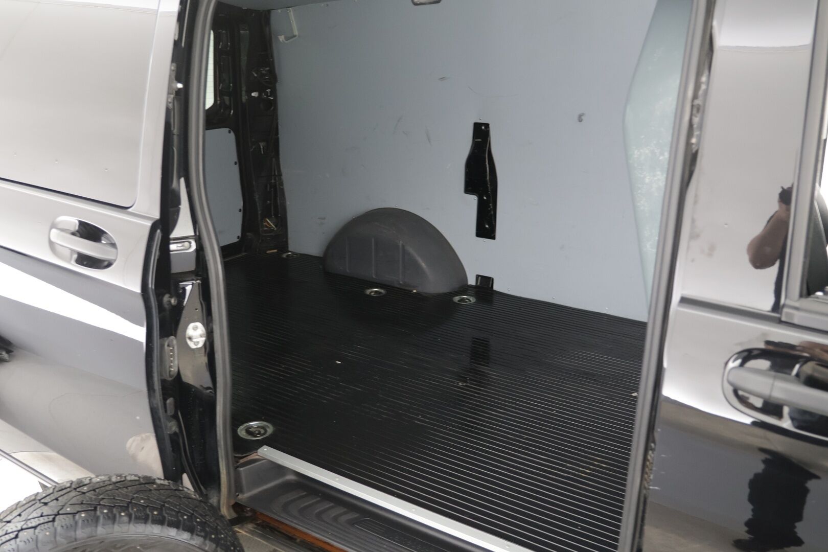 Mercedes-Benz Vito 2021 116CDI 4x4-3,05/32K keskipitkä A2 A 4MATIC Black Series / ALV / Distronic+ / Webasto / P-kamera / Koukku / Nahkasisusta - Suomi-auto / Pariovet / Siisti! - HULLUT AVAJAISHULINAT KORKOTARJOUS 3,29 %