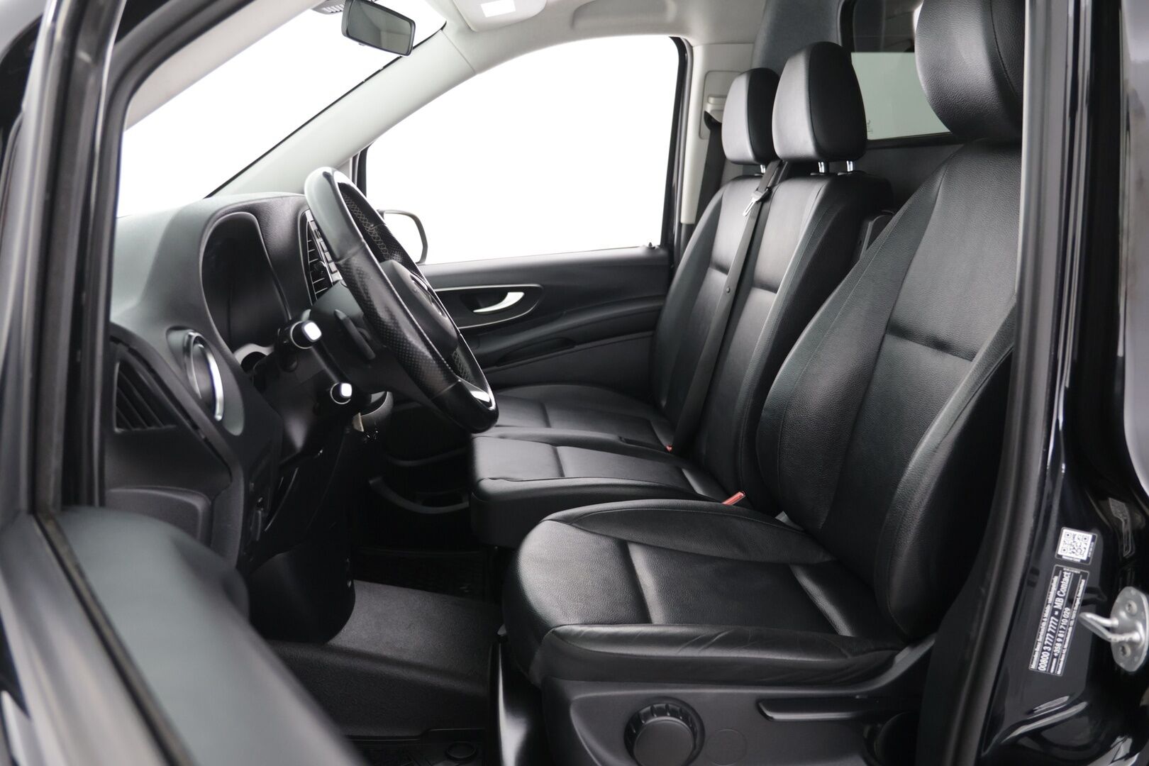 Mercedes-Benz Vito 2021 116CDI 4x4-3,05/32K keskipitkä A2 A 4MATIC Black Series / ALV / Distronic+ / Webasto / P-kamera / Koukku / Nahkasisusta - Suomi-auto / Pariovet / Siisti! - HULLUT AVAJAISHULINAT KORKOTARJOUS 3,29 %