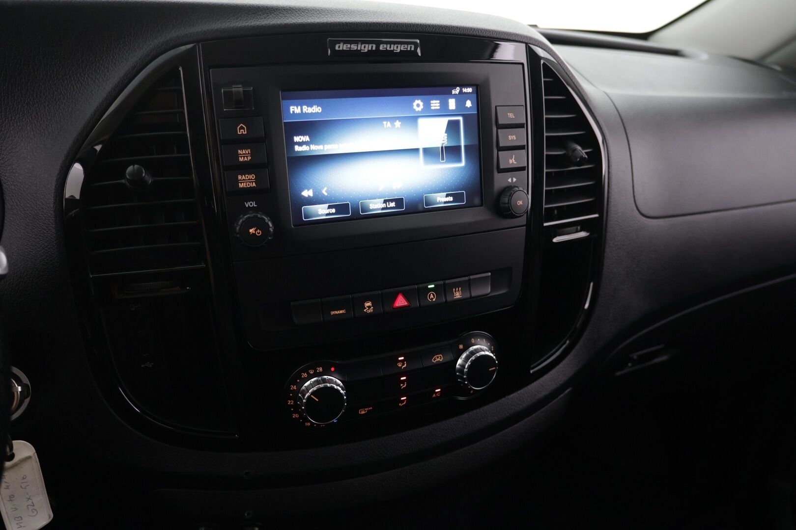 Mercedes-Benz Vito 2021 116CDI 4x4-3,05/32K keskipitkä A2 A 4MATIC Black Series / ALV / Distronic+ / Webasto / P-kamera / Koukku / Nahkasisusta - Suomi-auto / Pariovet / Siisti! - HULLUT AVAJAISHULINAT KORKOTARJOUS 3,29 %