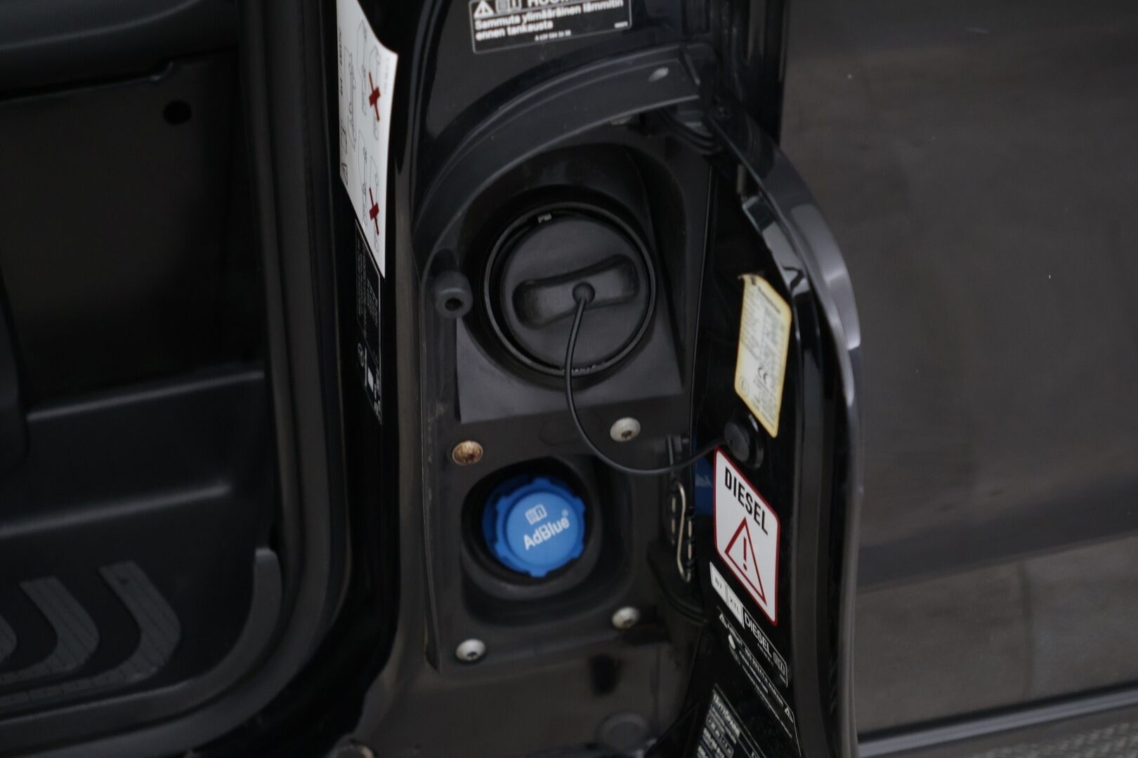 Mercedes-Benz Vito 2021 116CDI 4x4-3,05/32K keskipitkä A2 A 4MATIC Black Series / ALV / Distronic+ / Webasto / P-kamera / Koukku / Nahkasisusta - Suomi-auto / Pariovet / Siisti! - HULLUT AVAJAISHULINAT KORKOTARJOUS 3,29 %