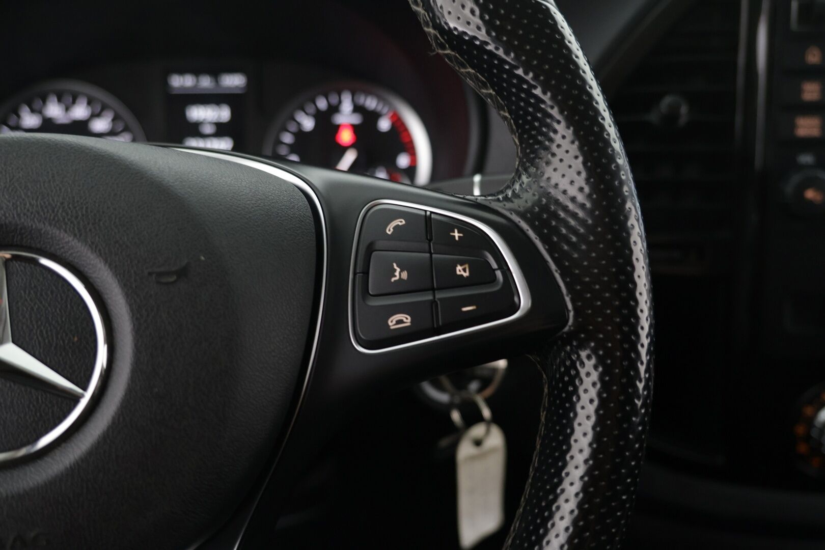 Mercedes-Benz Vito 2021 116CDI 4x4-3,05/32K keskipitkä A2 A 4MATIC Black Series / ALV / Distronic+ / Webasto / P-kamera / Koukku / Nahkasisusta - Suomi-auto / Pariovet / Siisti! - HULLUT AVAJAISHULINAT KORKOTARJOUS 3,29 %