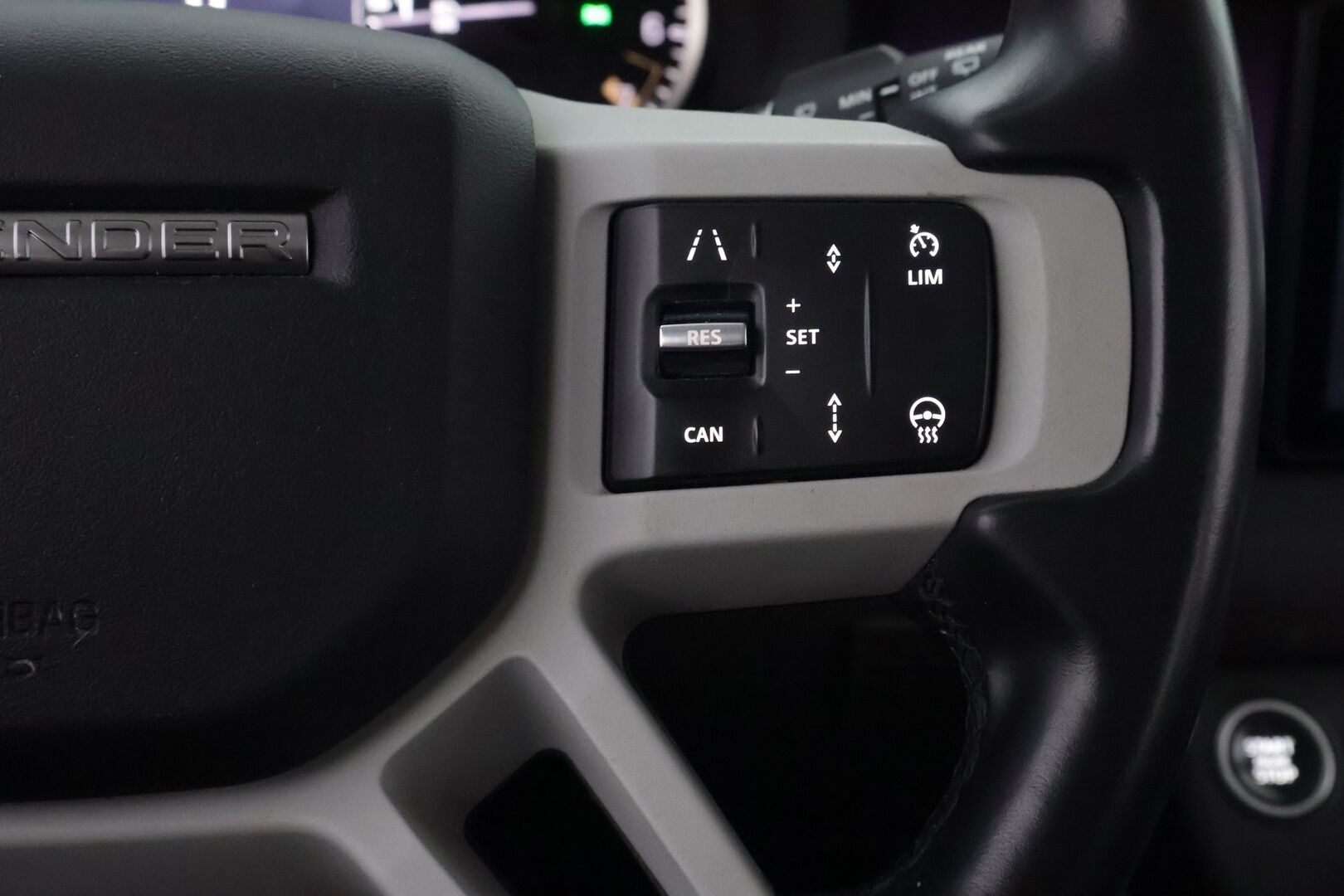 Land Rover Defender 2023 110 P400e Plug-in Hybrid SE 23MY * 1OM Suomiauto / Webasto / Meridian Surround / Matrix LED / Koukku / Nahkasisusta - Adapt.Vakkari / Ilma-Alusta / Terrain Response / Muistipenkki / Lämpölasi / SUPERVARUSTEET!