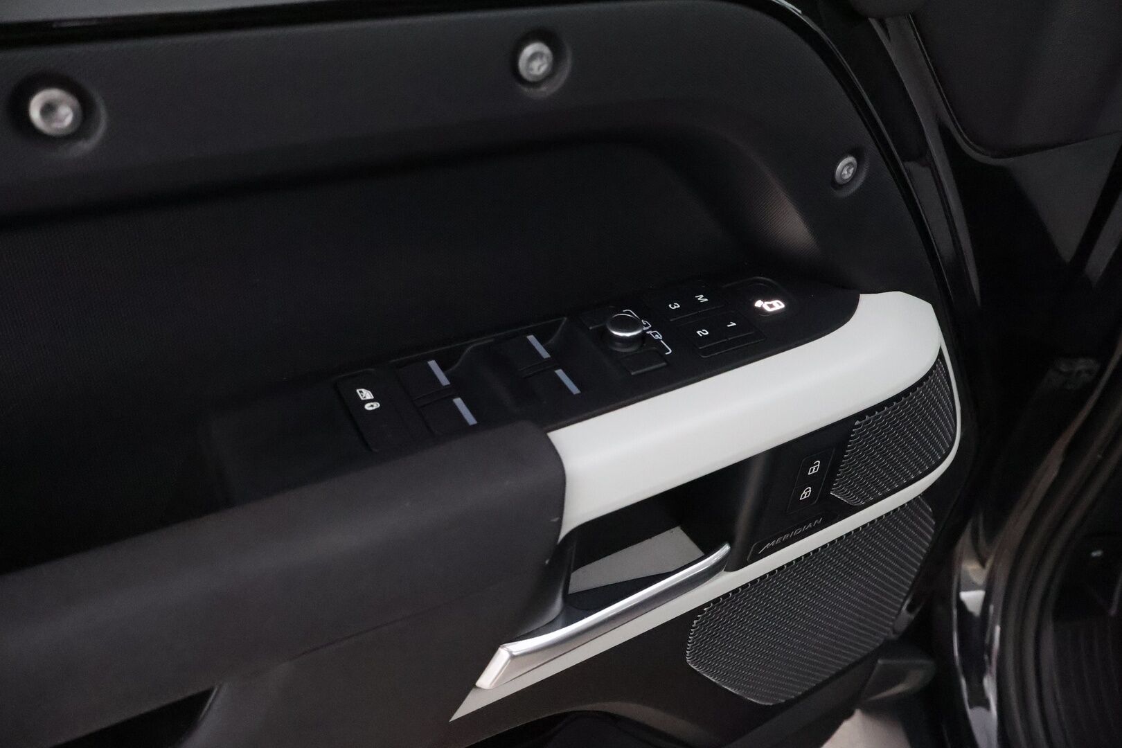 Land Rover Defender 2023 110 P400e Plug-in Hybrid SE 23MY - 1OM Suomiauto / Webasto / Meridian / Matrix LED /  Adapt.Vakkari / Ilma-Alusta / Vetokoukku / Nahkasisusta / Supervarusteet!