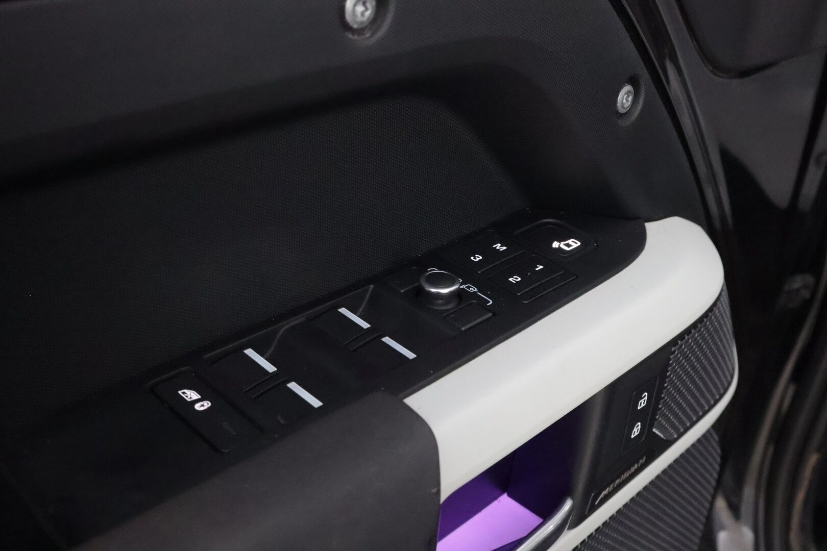 Land Rover Defender 2023 110 P400e Plug-in Hybrid SE 23MY * 1OM Suomiauto / Webasto / Meridian Surround / Matrix LED / Koukku / Nahkasisusta - Adapt.Vakkari / Ilma-Alusta / Terrain Response / Muistipenkki / Lämpölasi / SUPERVARUSTEET!