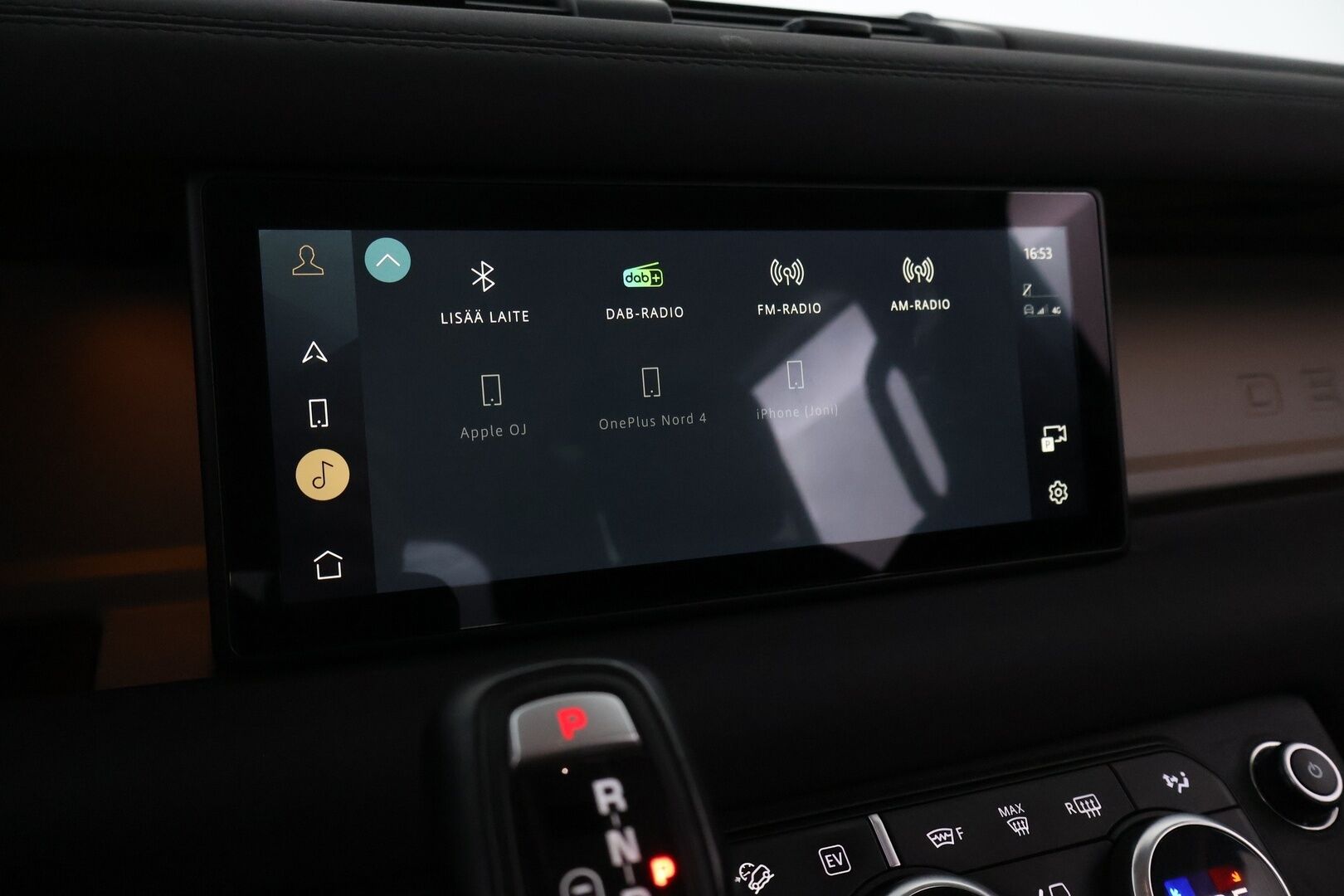 Land Rover Defender 2023 110 P400e Plug-in Hybrid SE 23MY - 2,99 % KORKOTARJOUS TÄHÄN AUTOON - 1OM Suomiauto / Webasto / Meridian / Matrix LED /  Adapt.Vakkari / Ilma-Alusta / Vetokoukku / Nahkasisusta / Supervarusteet!