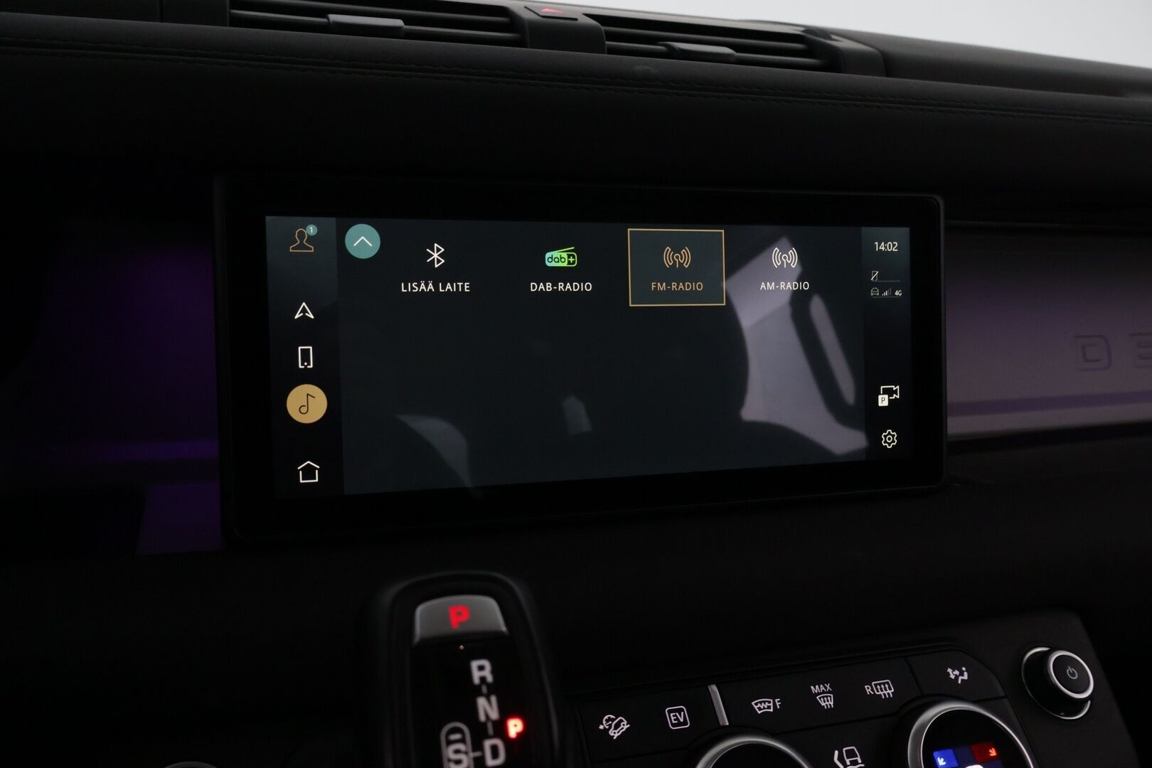 Land Rover Defender 2023 110 P400e Plug-in Hybrid SE 23MY * 1OM Suomiauto / Webasto / Meridian Surround / Matrix LED / Koukku / Nahkasisusta - Adapt.Vakkari / Ilma-Alusta / Terrain Response / Muistipenkki / Lämpölasi / SUPERVARUSTEET!