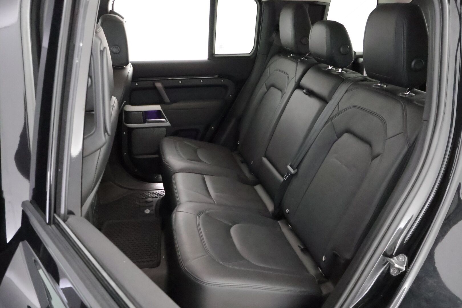 Land Rover Defender 2023 110 P400e Plug-in Hybrid SE 23MY * 1OM Suomiauto / Webasto / Meridian Surround / Matrix LED / Koukku / Nahkasisusta - Adapt.Vakkari / Ilma-Alusta / Terrain Response / Muistipenkki / Lämpölasi / SUPERVARUSTEET!