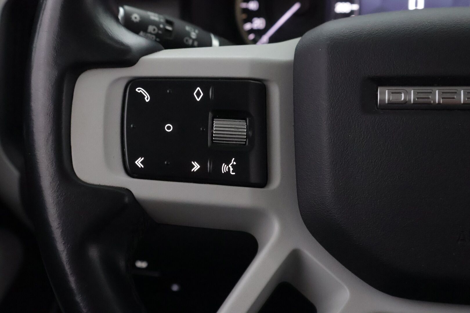 Land Rover Defender 2023 110 P400e Plug-in Hybrid SE 23MY * 1OM Suomiauto / Webasto / Meridian Surround / Matrix LED / Koukku / Nahkasisusta - Adapt.Vakkari / Ilma-Alusta / Terrain Response / Muistipenkki / Lämpölasi / SUPERVARUSTEET!