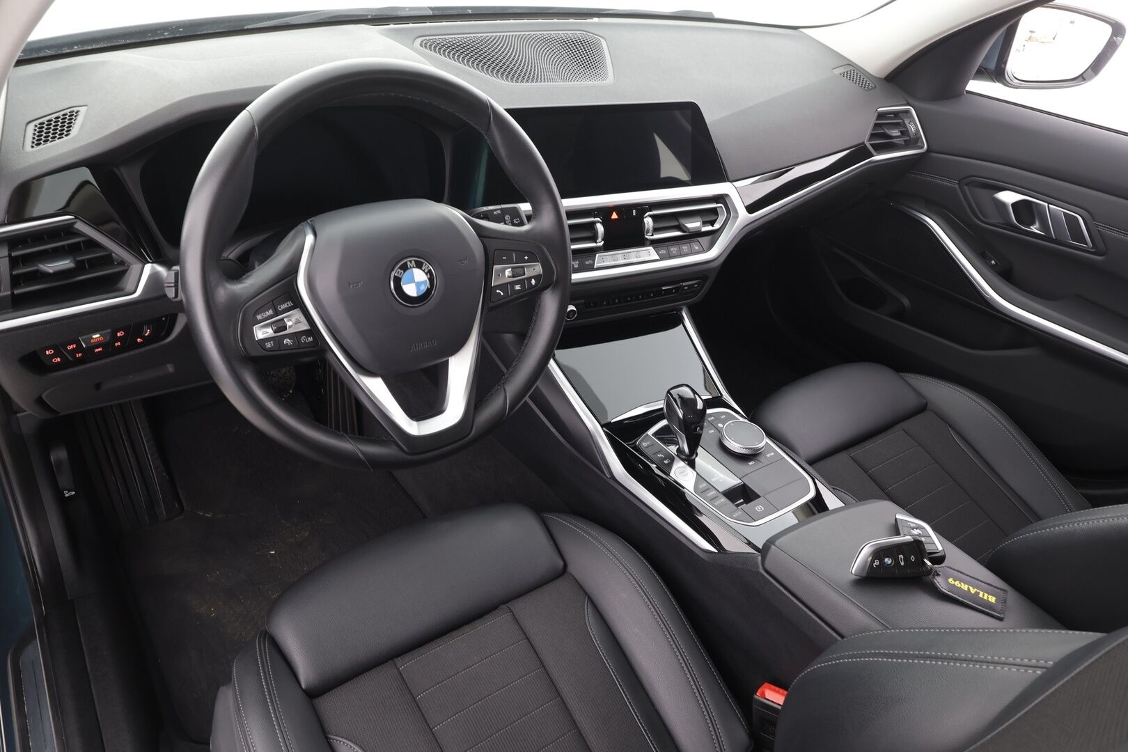 BMW 330 2021 G21 Touring 330e xDrive A Charged Edition Sport * ACC / Koukku / P.Kamera / Muistipenkki / Comfort Access / Navi / LED * - Suomi-auto / Kahdet renkaat aluvanteilla / Upeasti varusteltu yksilö ainutlaatuisella ulkovärillä!