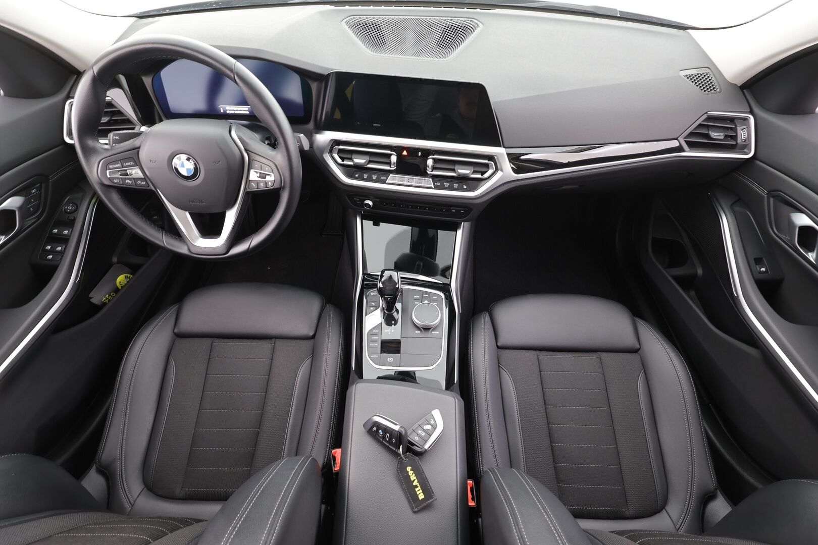 BMW 330 2021 G21 Touring 330e xDrive A Charged Edition Sport * ACC / Koukku / P.Kamera / Muistipenkki / Comfort Access / Navi / LED * - Suomi-auto / Kahdet renkaat aluvanteilla / Upeasti varusteltu yksilö ainutlaatuisella ulkovärillä!
