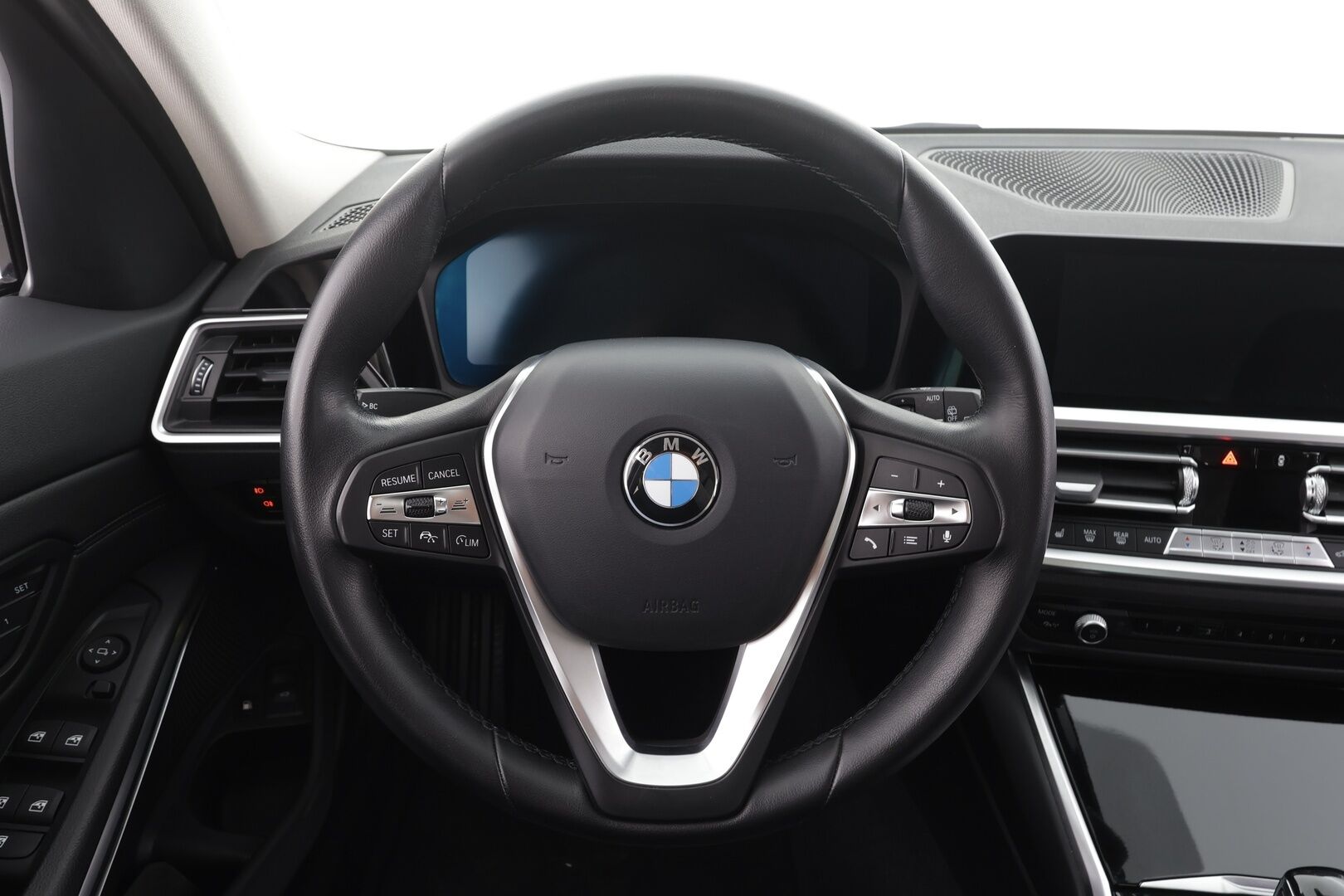 BMW 330 2021 G21 Touring 330e xDrive A Charged Edition Sport * ACC / Koukku / P.Kamera / Muistipenkki / Comfort Access / Navi / LED * - Suomi-auto / Kahdet renkaat aluvanteilla - HULLUT AVAJAISHULINAT KORKOTARJOUS 3,29 %