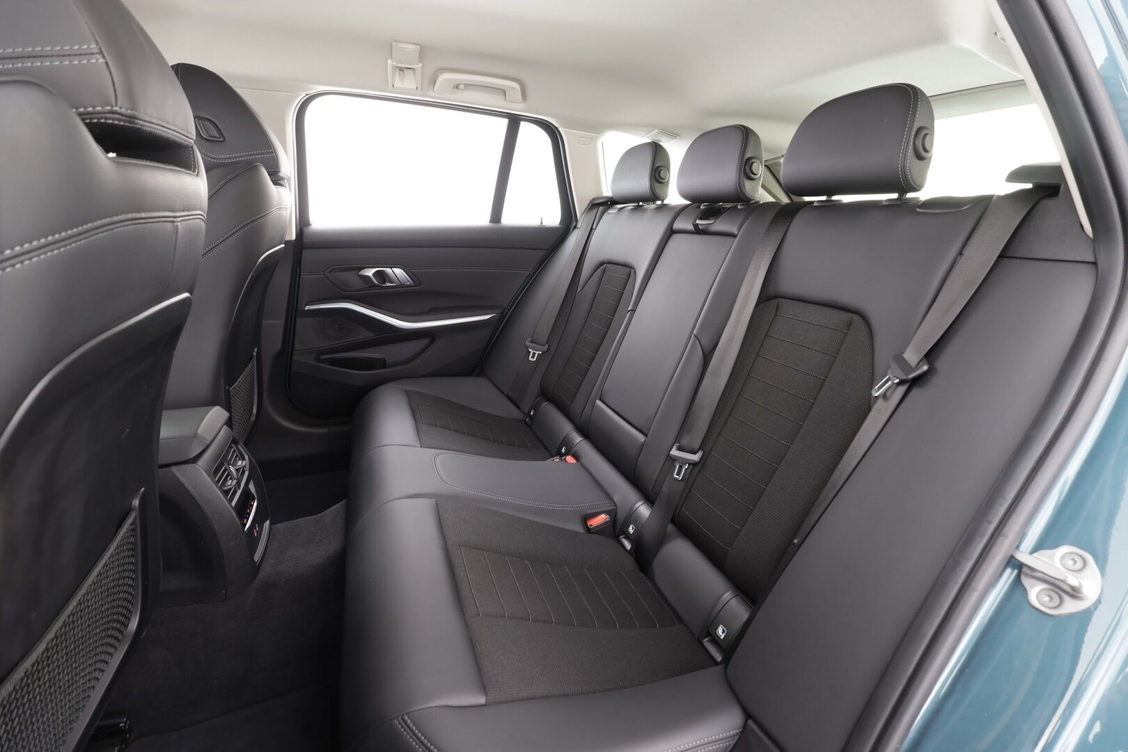 BMW 330 2021 G21 Touring 330e xDrive A Charged Edition Sport * ACC / Koukku / P.Kamera / Muistipenkki / Comfort Access / Navi / LED * - Suomi-auto / Kahdet renkaat aluvanteilla - HULLUT AVAJAISHULINAT KORKOTARJOUS 3,29 %