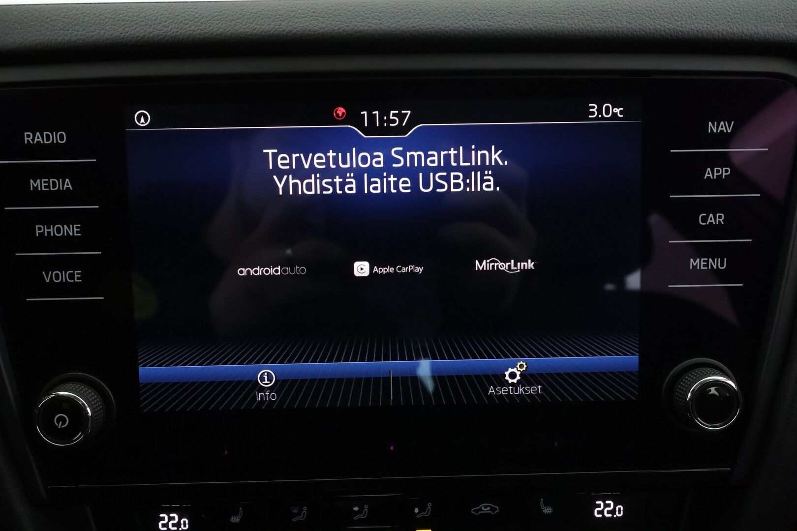 Skoda Octavia 2019 Combi 1,5 TSI Style DSG * ACC / P.kamera / Canton / Webasto / Navi / Digimittaristo / Koukku / Puolinahat / Ratinlämmitin * - Kahdet renkaat aluvanteilla