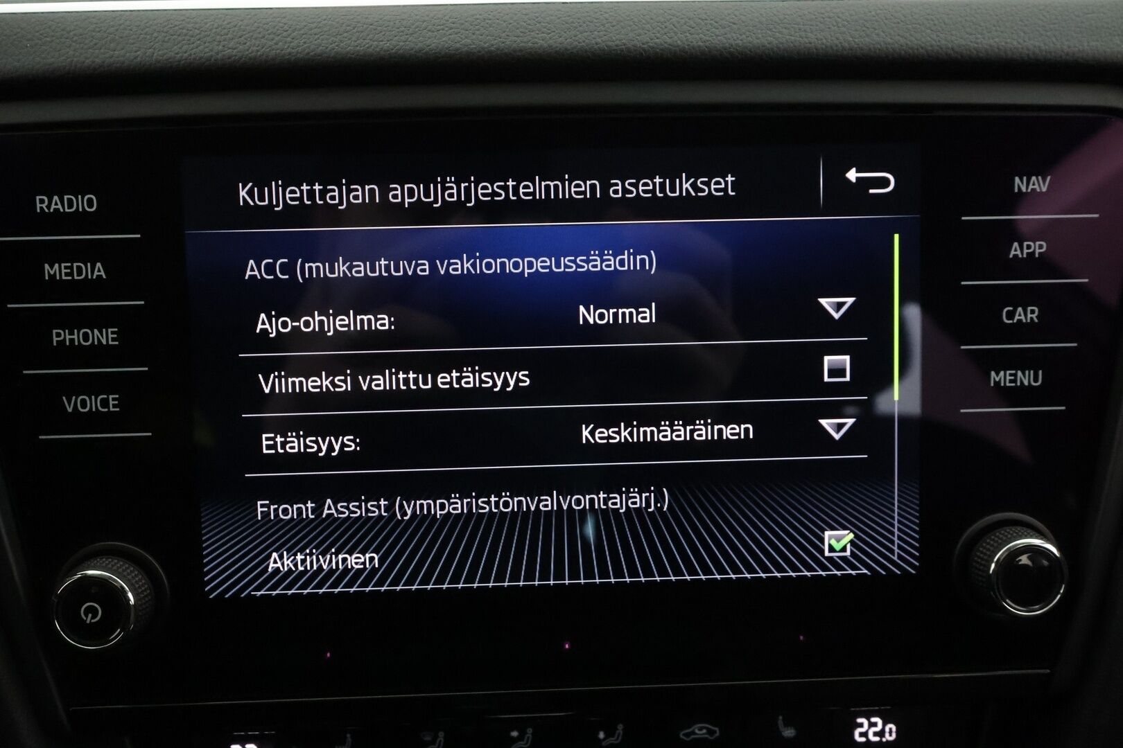 Skoda Octavia 2019 Combi 1,5 TSI Style DSG * ACC / P.kamera / Canton / Webasto / Navi / Digimittaristo / Koukku / Puolinahat / Ratinlämmitin * - Kahdet renkaat aluvanteilla