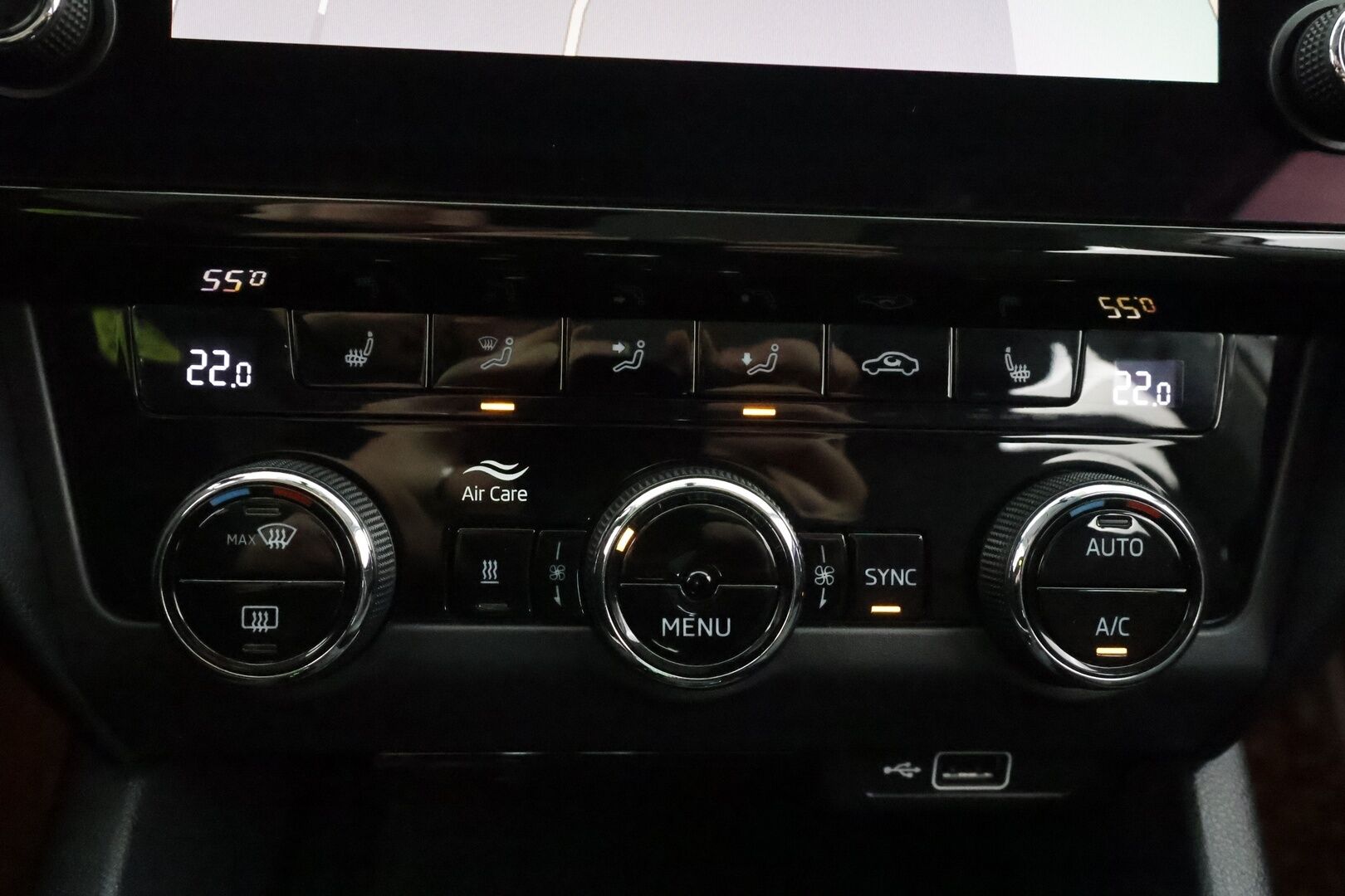 Skoda Octavia 2019 Combi 1,5 TSI Style DSG * ACC / P.kamera / Canton / Webasto / Navi / Digimittaristo / Koukku / Puolinahat / Ratinlämmitin * - Kahdet renkaat aluvanteilla