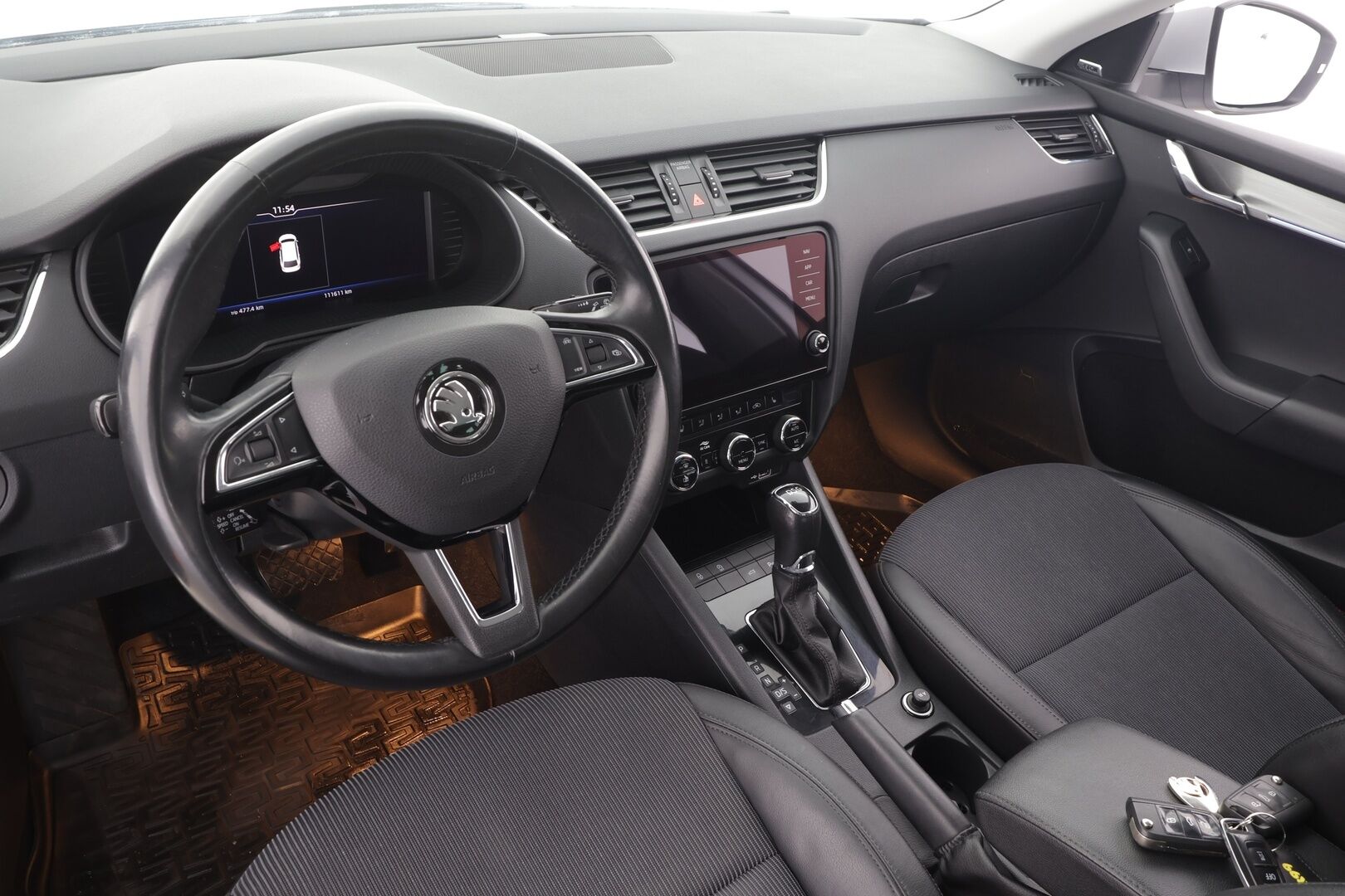 Skoda Octavia 2019 Combi 1,5 TSI Style DSG * ACC / P.kamera / Canton / Webasto / Navi / Digimittaristo / Koukku / Puolinahat / Ratinlämmitin * - Kahdet renkaat aluvanteilla