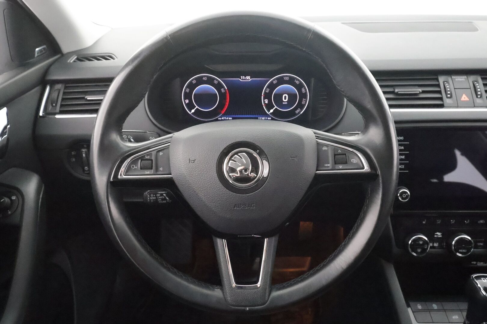 Skoda Octavia 2019 Combi 1,5 TSI Style DSG * ACC / P.kamera / Canton / Webasto / Navi / Digimittaristo / Koukku / Puolinahat / Ratinlämmitin * - Kahdet renkaat aluvanteilla