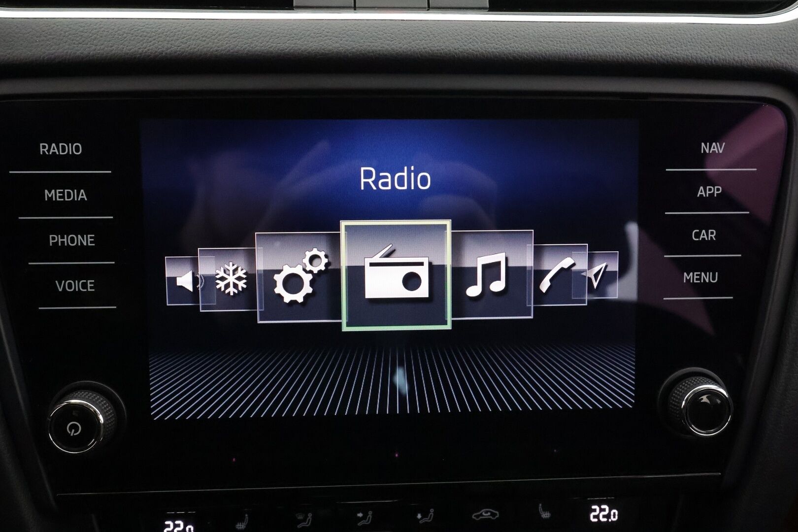 Skoda Octavia 2019 Combi 1,5 TSI Style DSG * ACC / P.kamera / Canton / Webasto / Navi / Digimittaristo / Koukku / Puolinahat / Ratinlämmitin * - Kahdet renkaat aluvanteilla