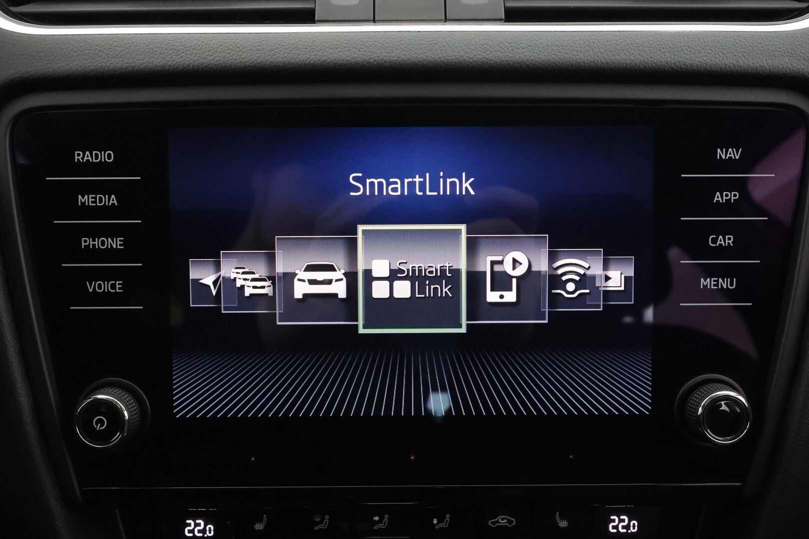 Skoda Octavia 2019 Combi 1,5 TSI Style DSG * ACC / P.kamera / Canton / Webasto / Navi / Digimittaristo / Koukku / Puolinahat / Ratinlämmitin * - Kahdet renkaat aluvanteilla